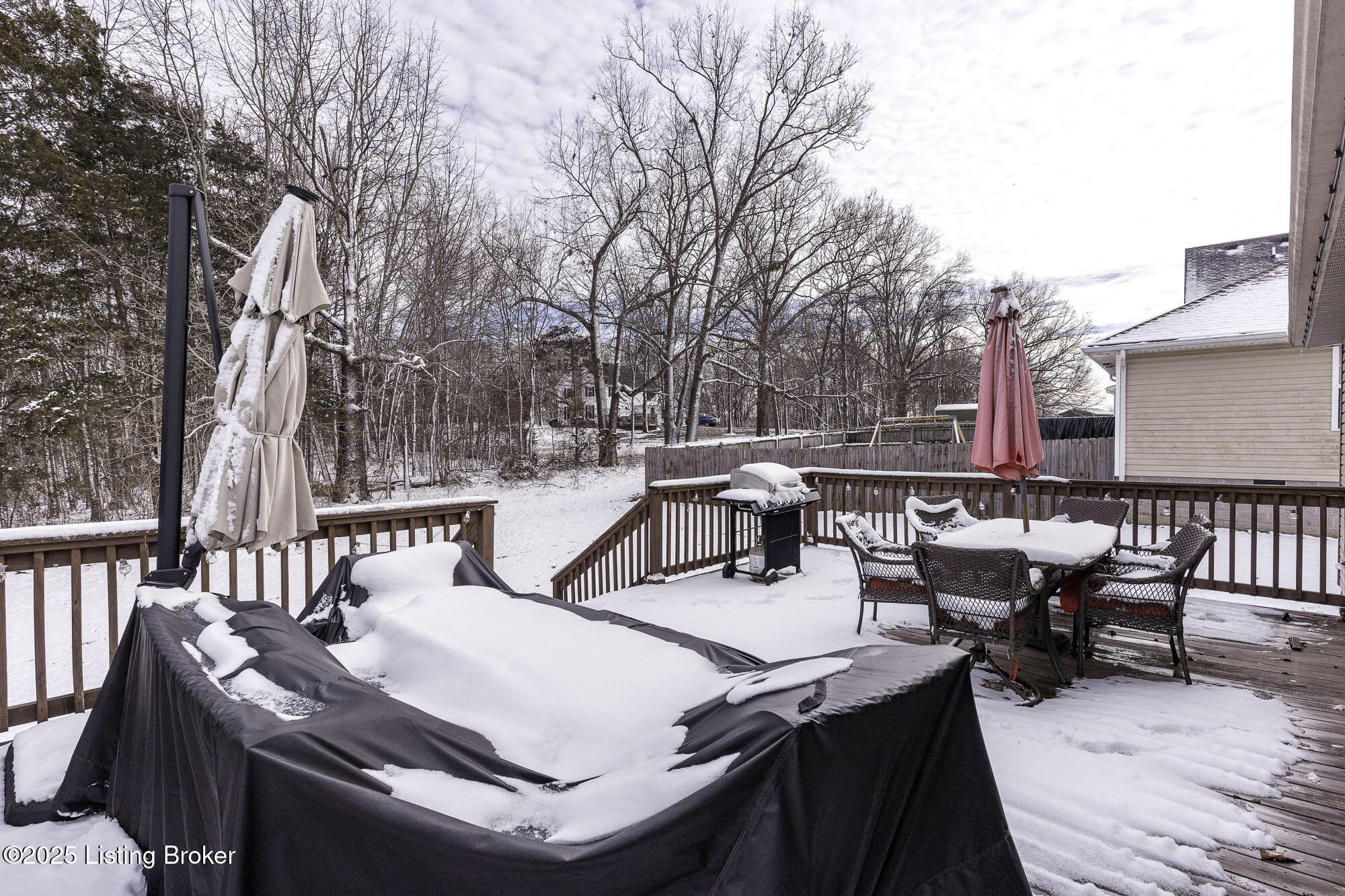 216 Willow Creek Dr