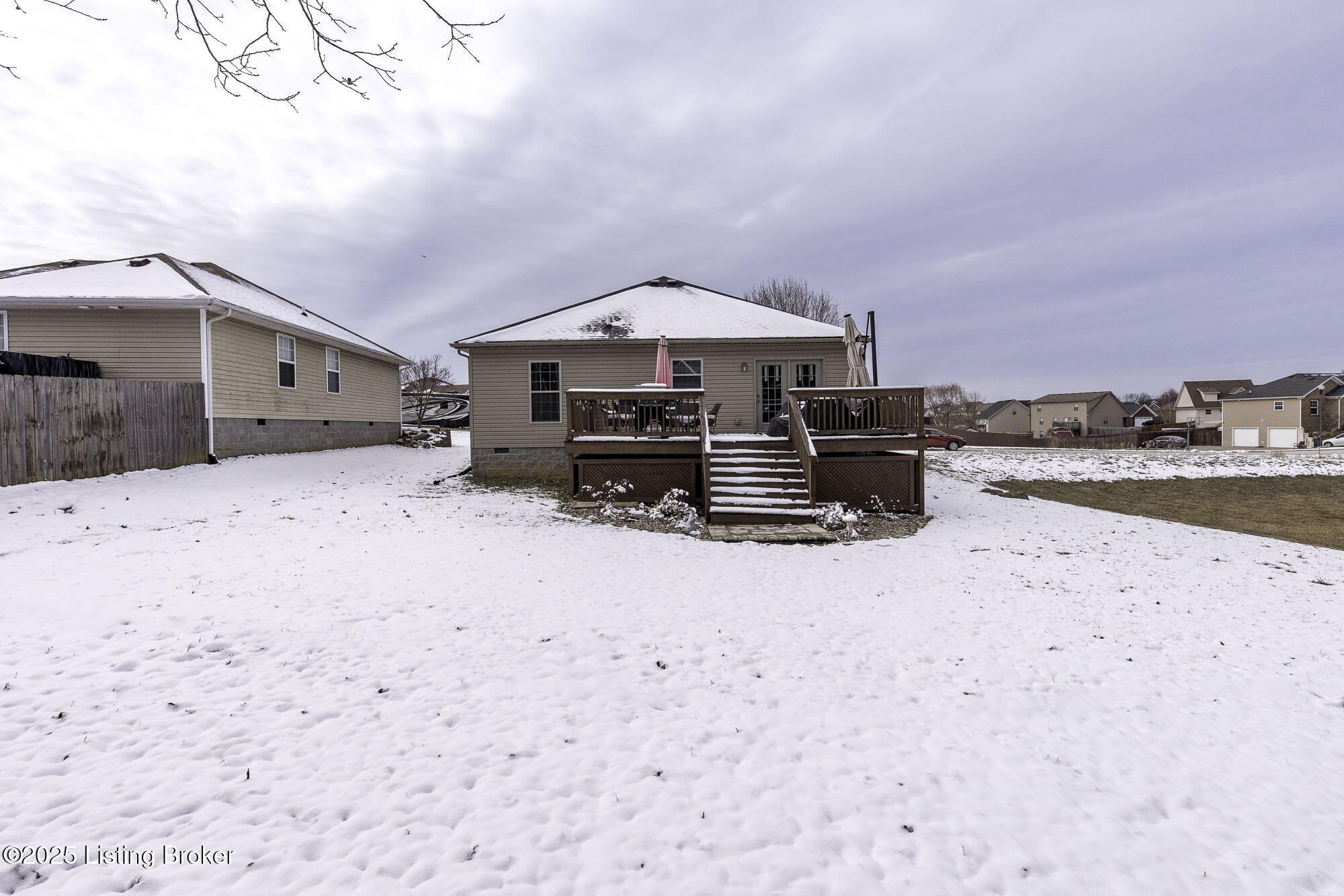 216 Willow Creek Dr