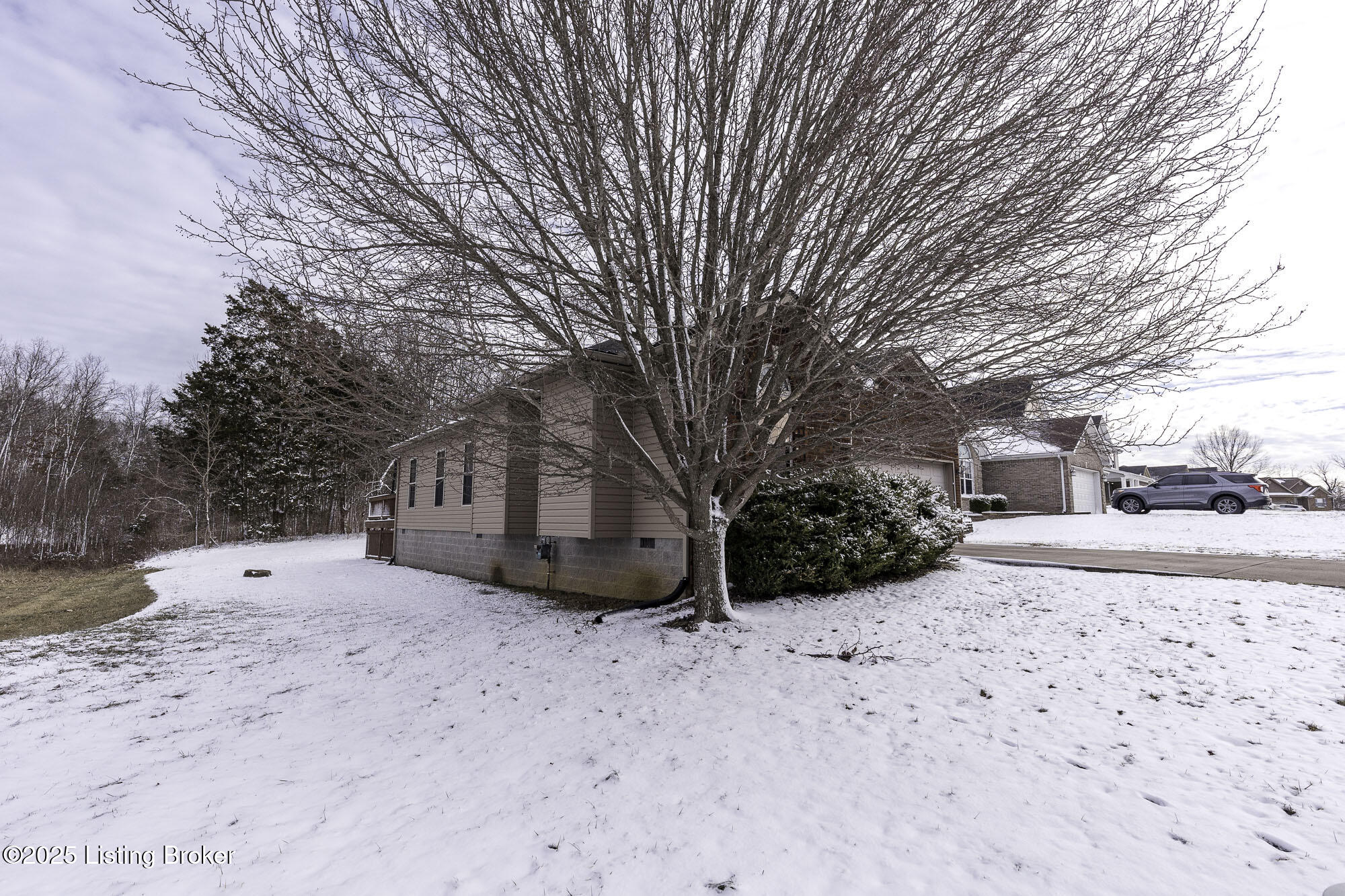 216 Willow Creek Dr