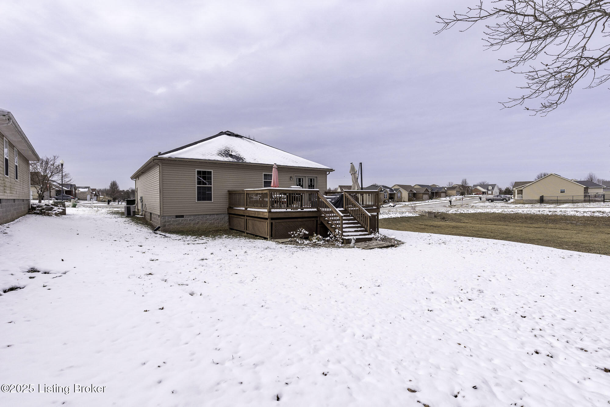 216 Willow Creek Dr