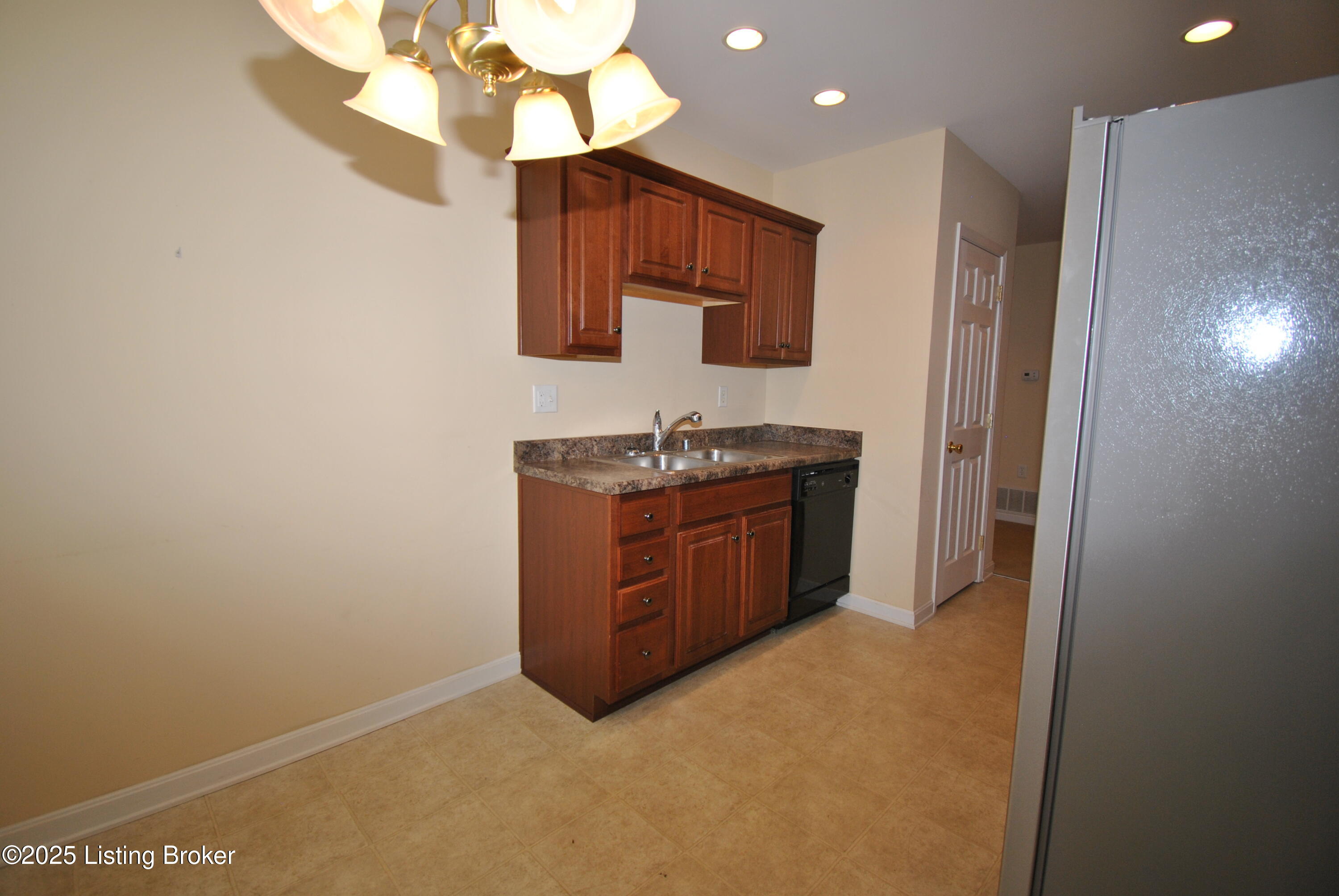 9312 Pine Lake Dr UNIT 102