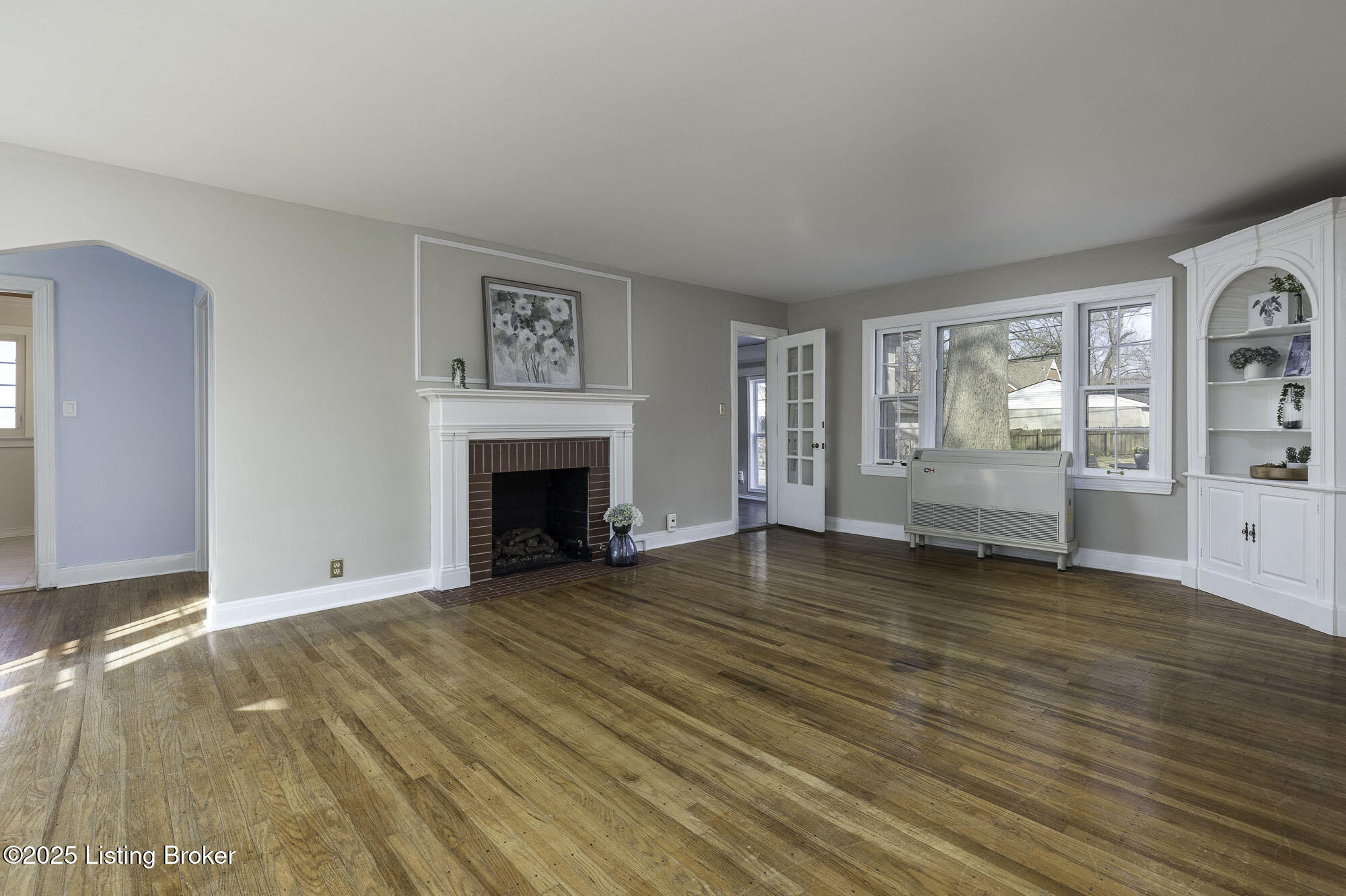 1211 Falcon Dr