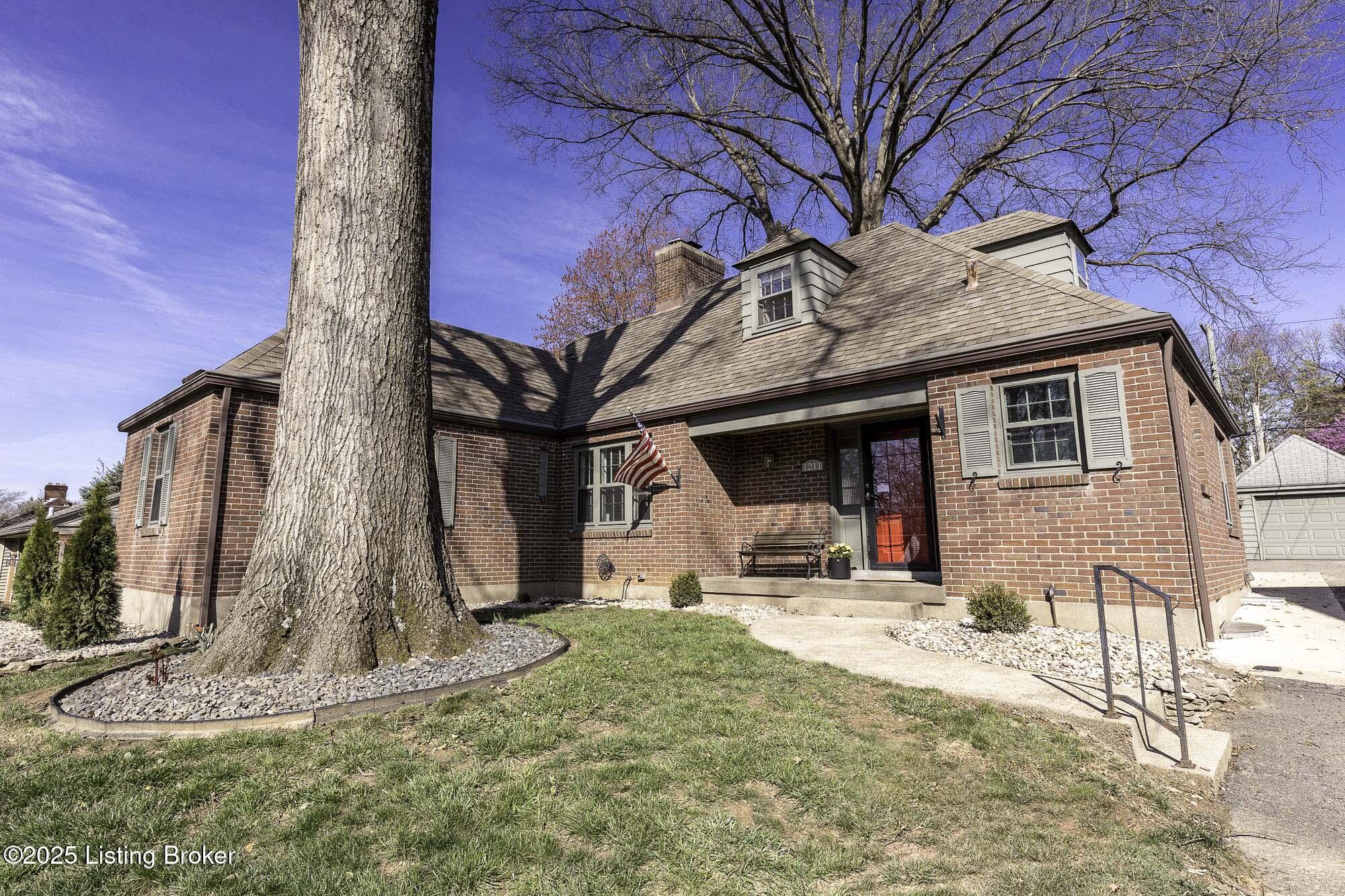 1211 Falcon Dr