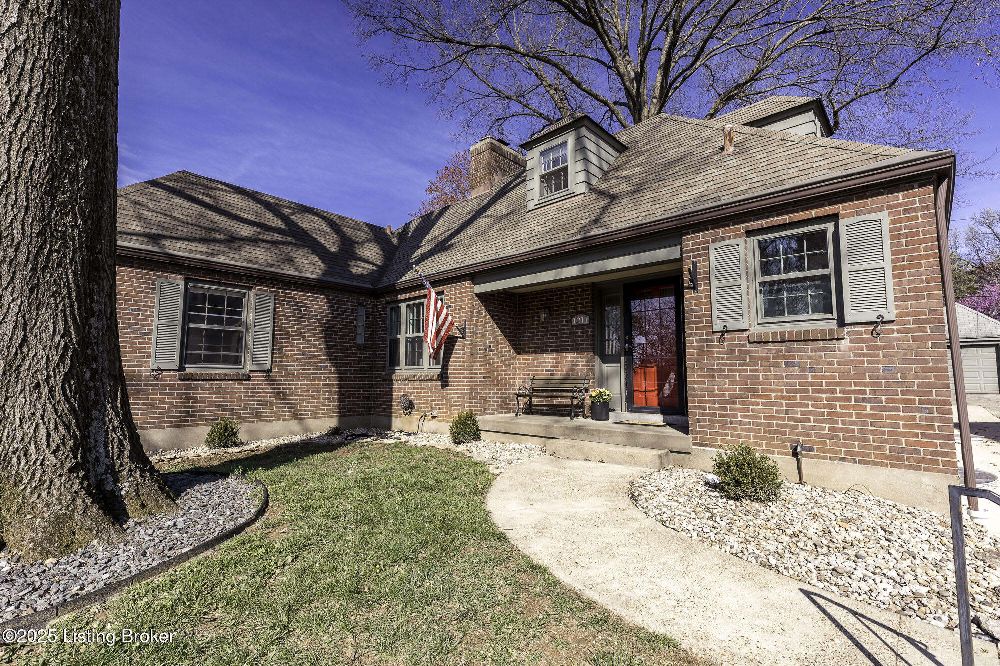 1211 Falcon Dr