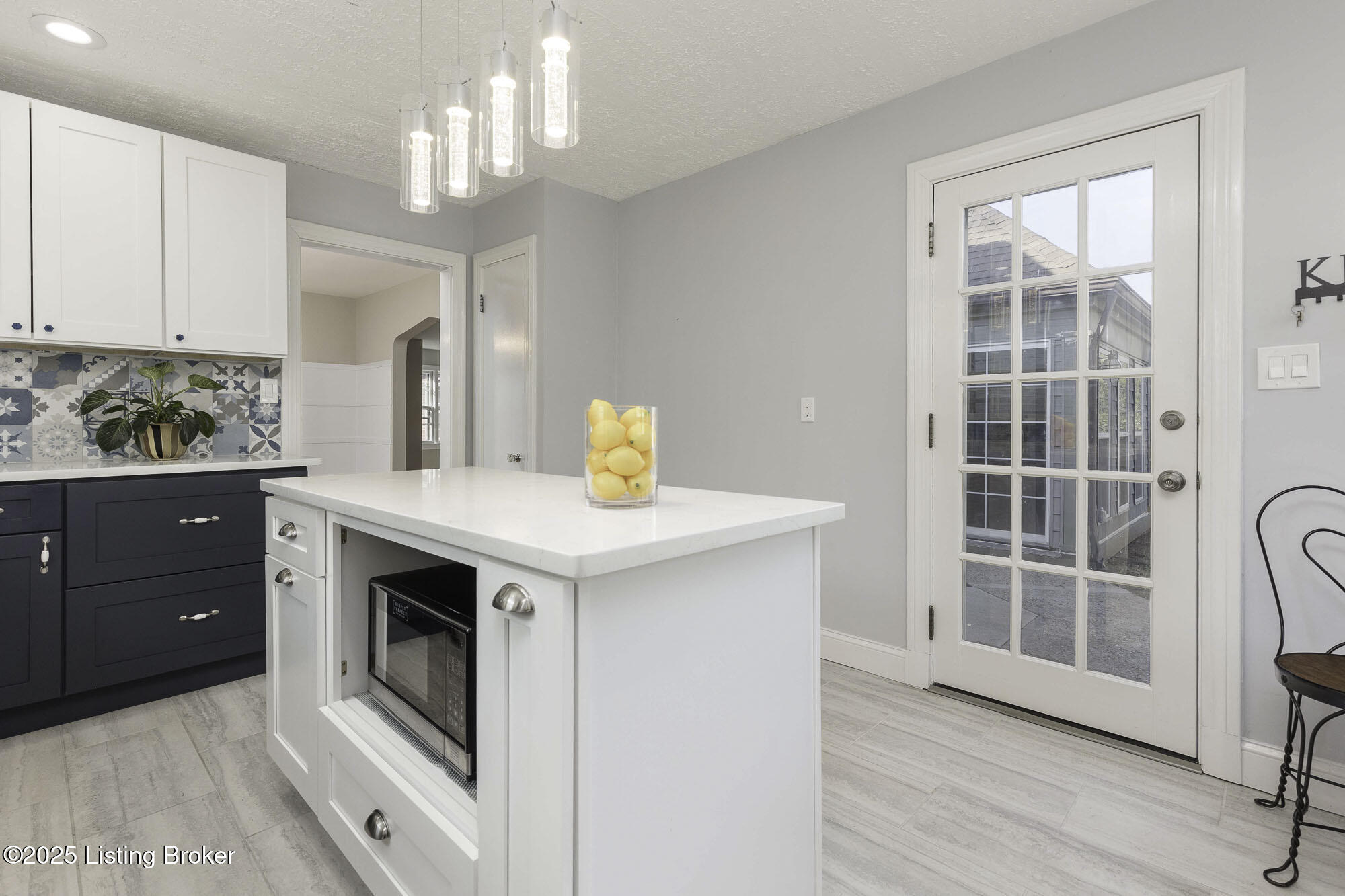 1211 Falcon Dr