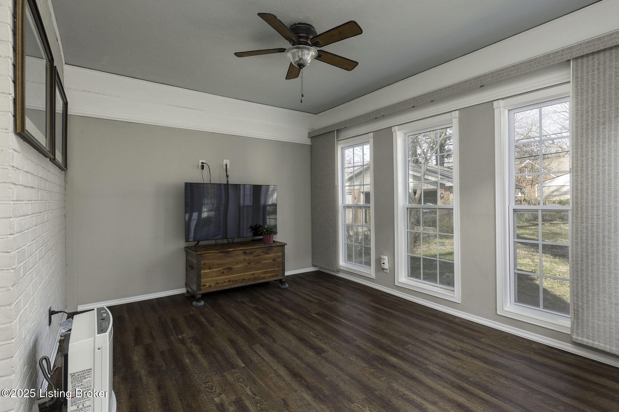 1211 Falcon Dr