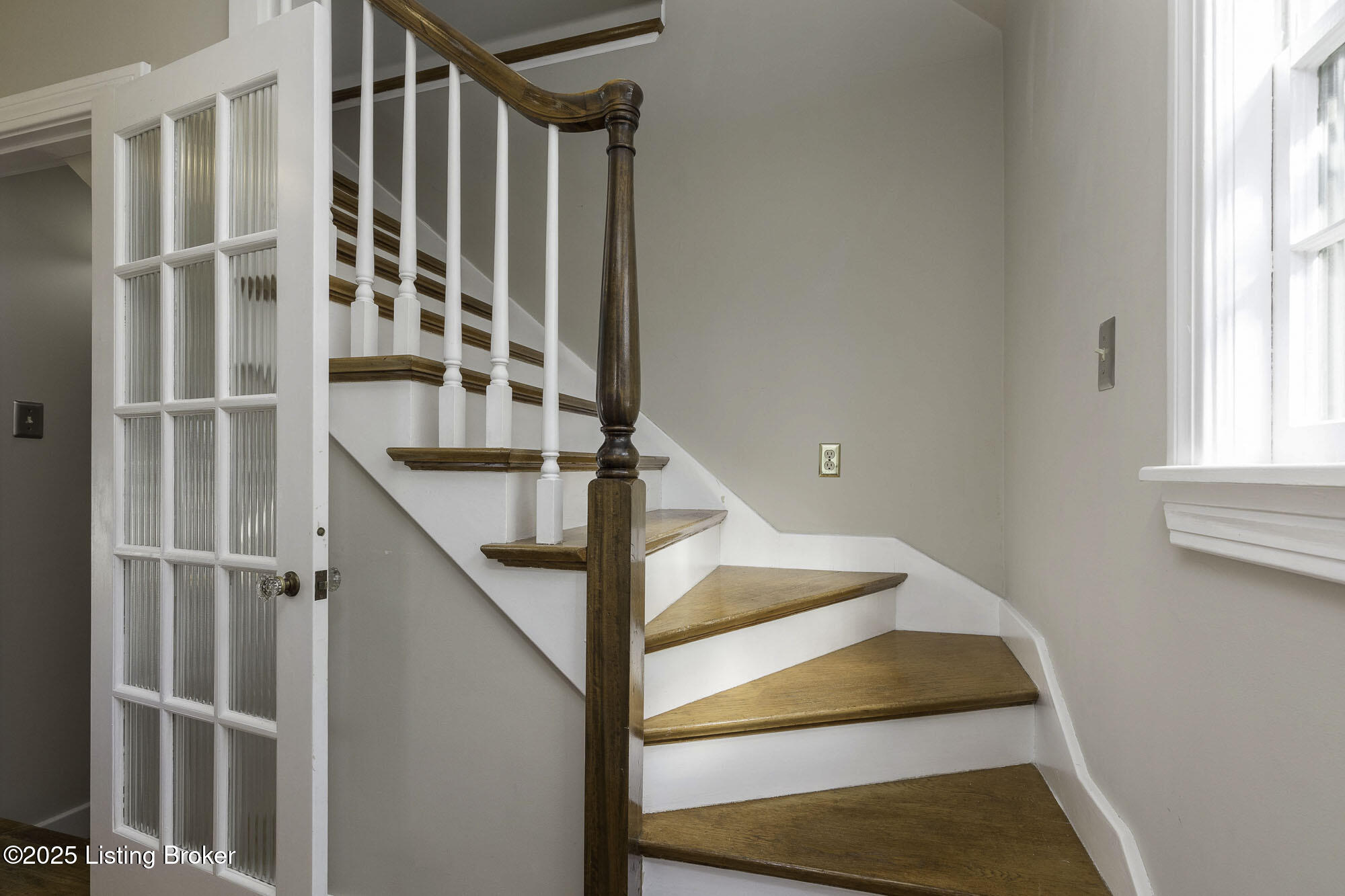 1211 Falcon Dr