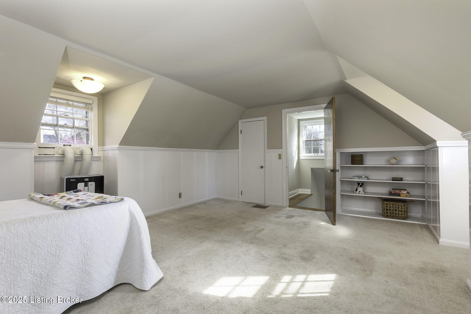 1211 Falcon Dr