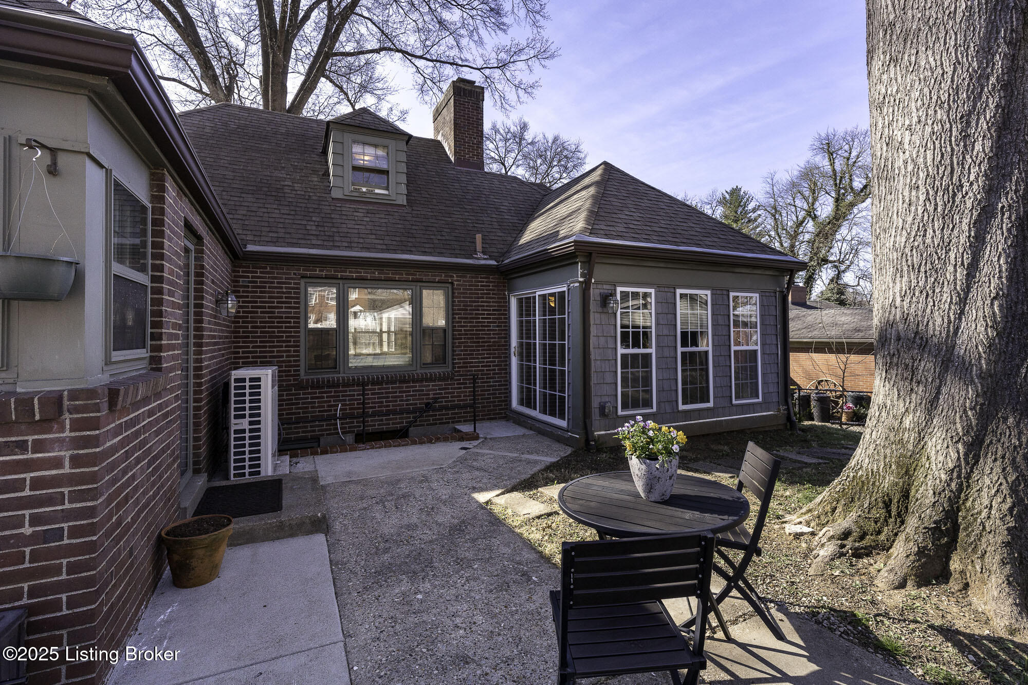 1211 Falcon Dr
