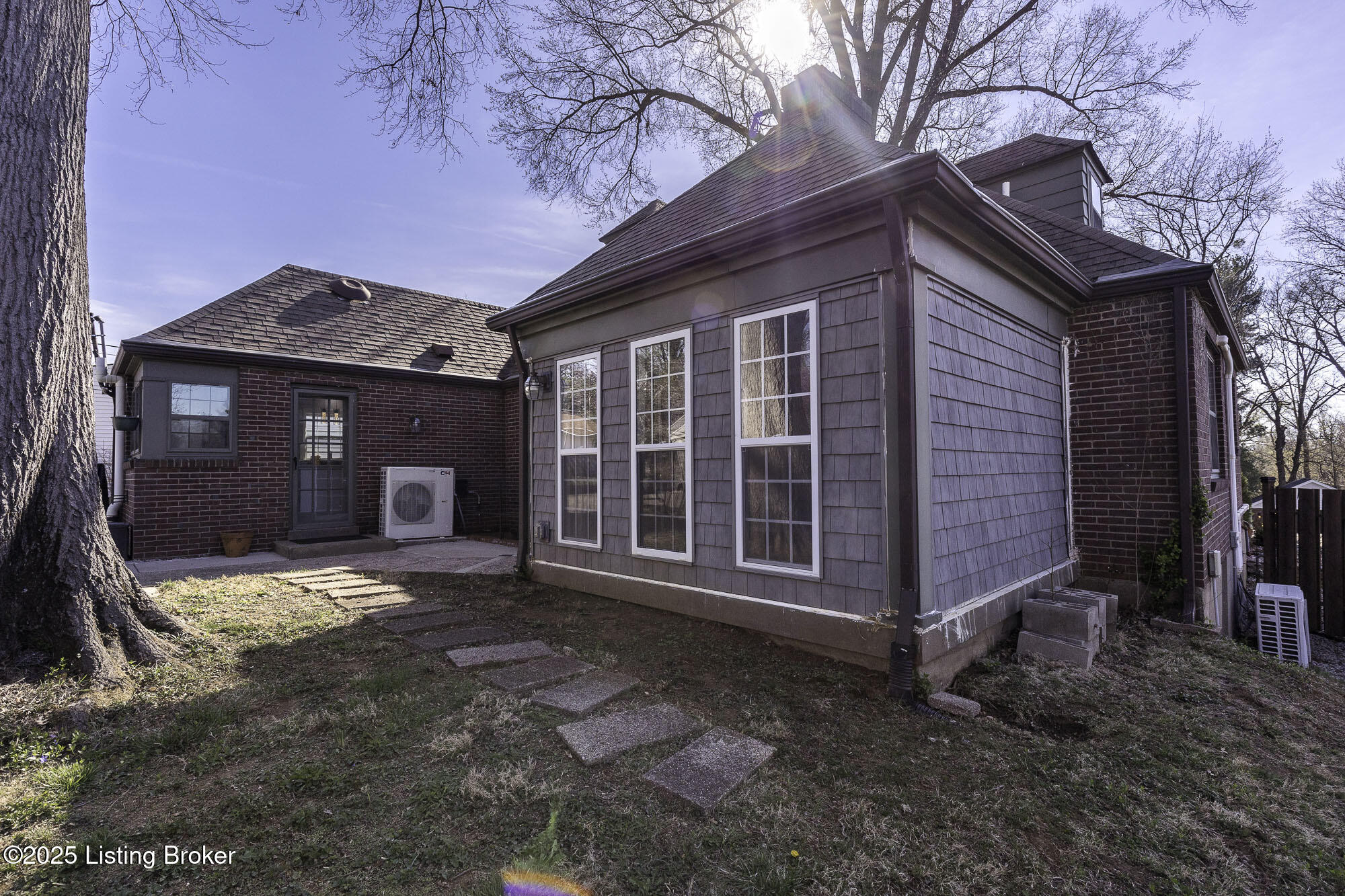 1211 Falcon Dr