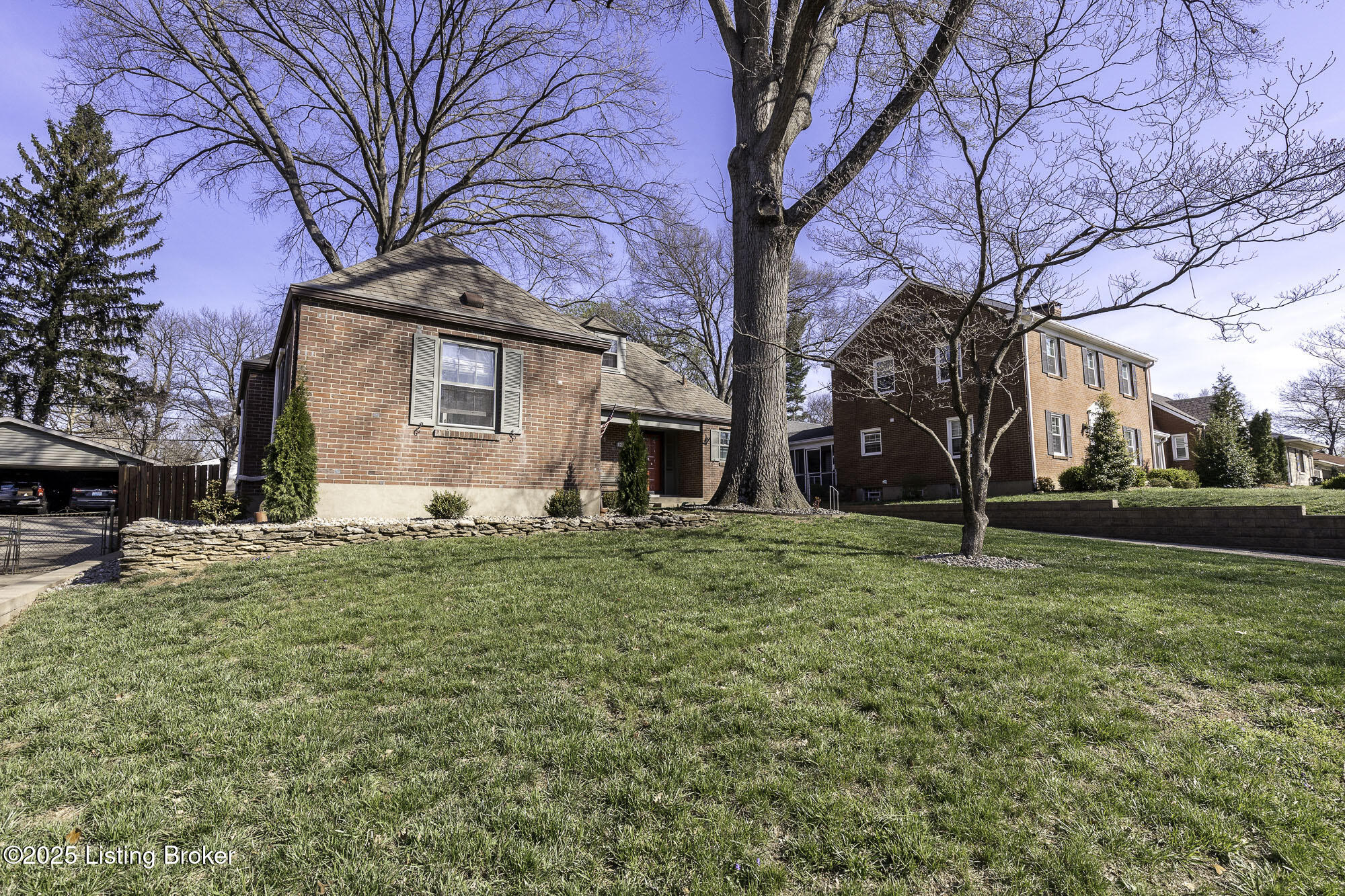 1211 Falcon Dr