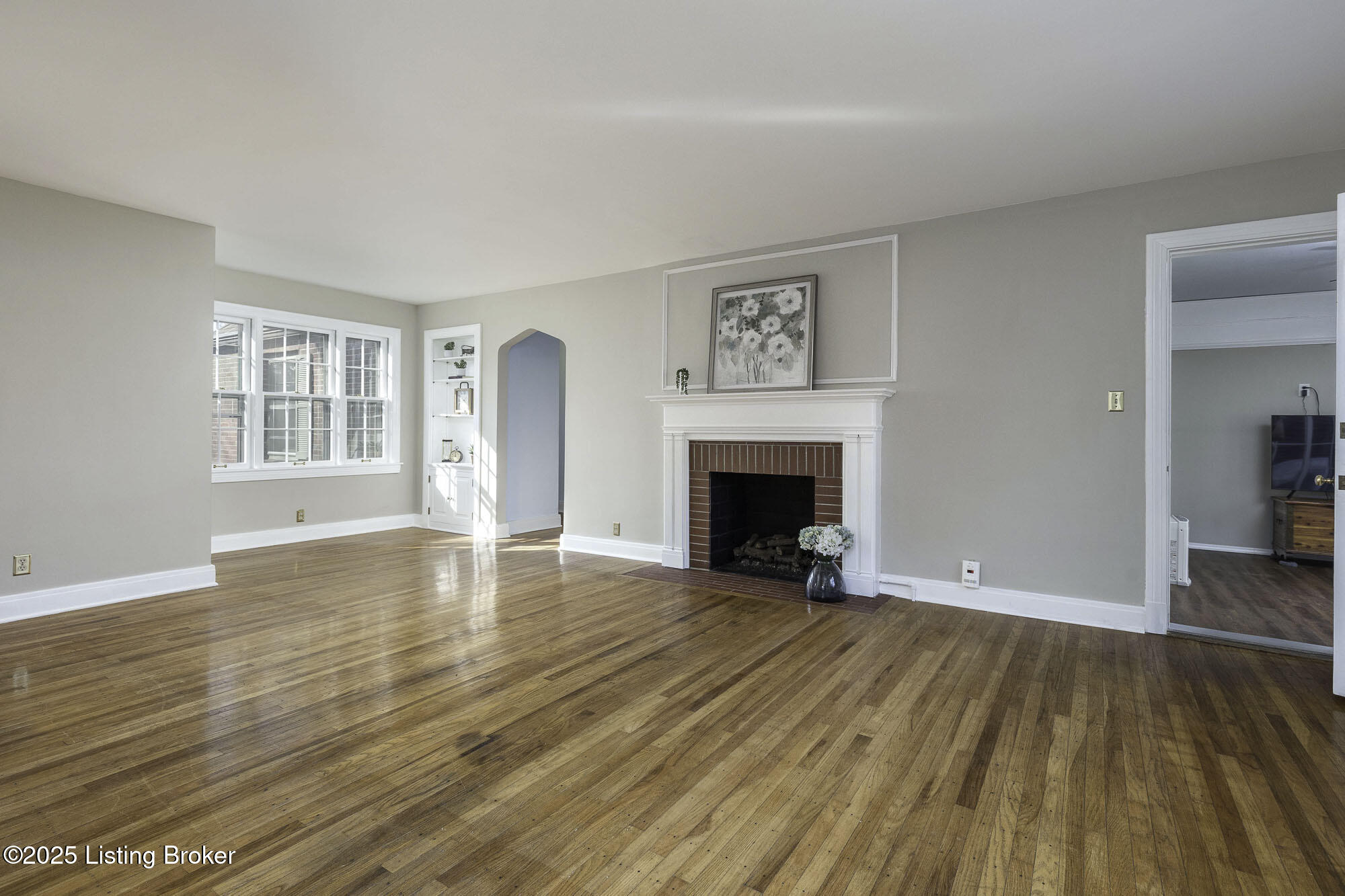 1211 Falcon Dr