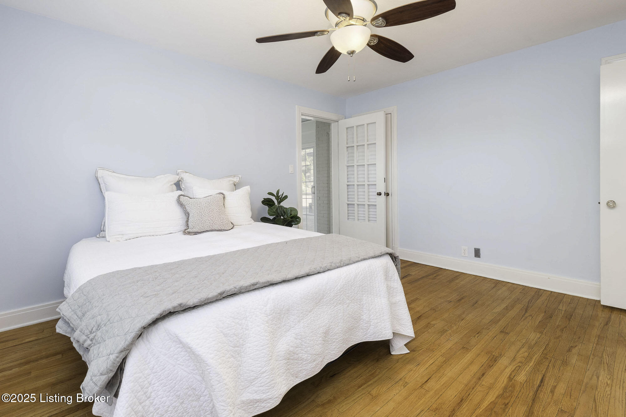 1211 Falcon Dr