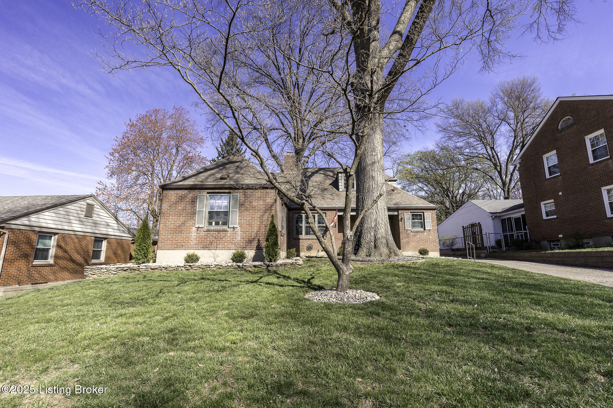 1211 Falcon Dr