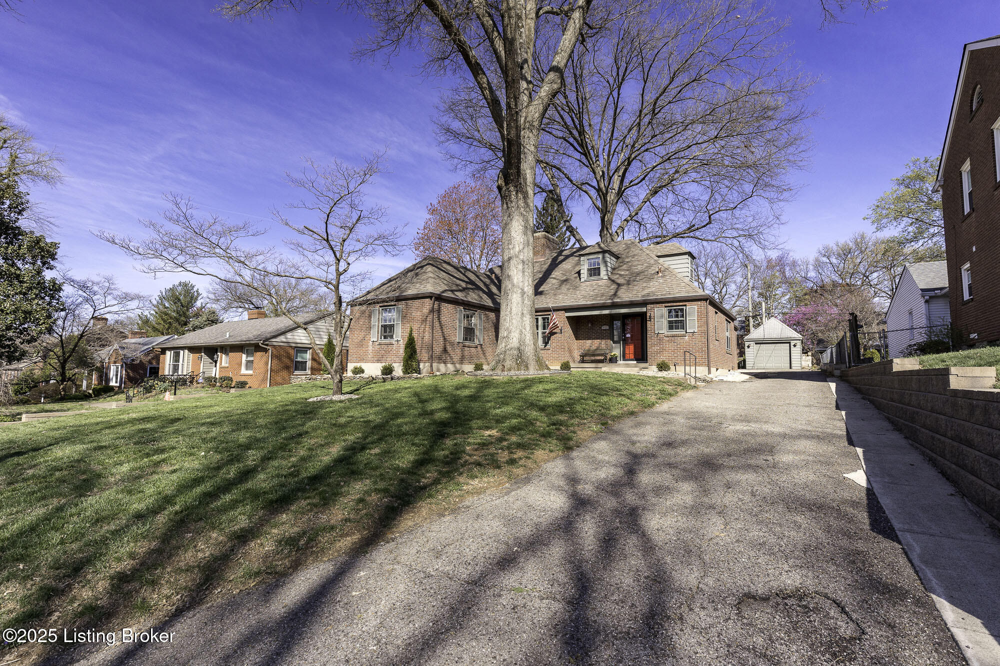 1211 Falcon Dr