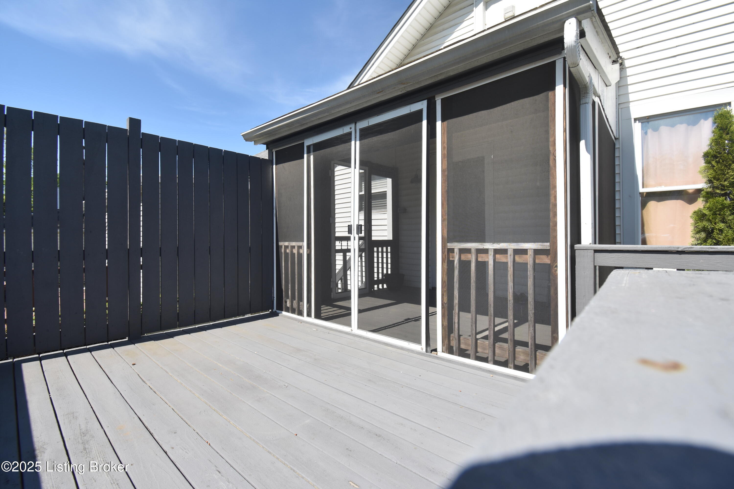 109 Stoll Ave