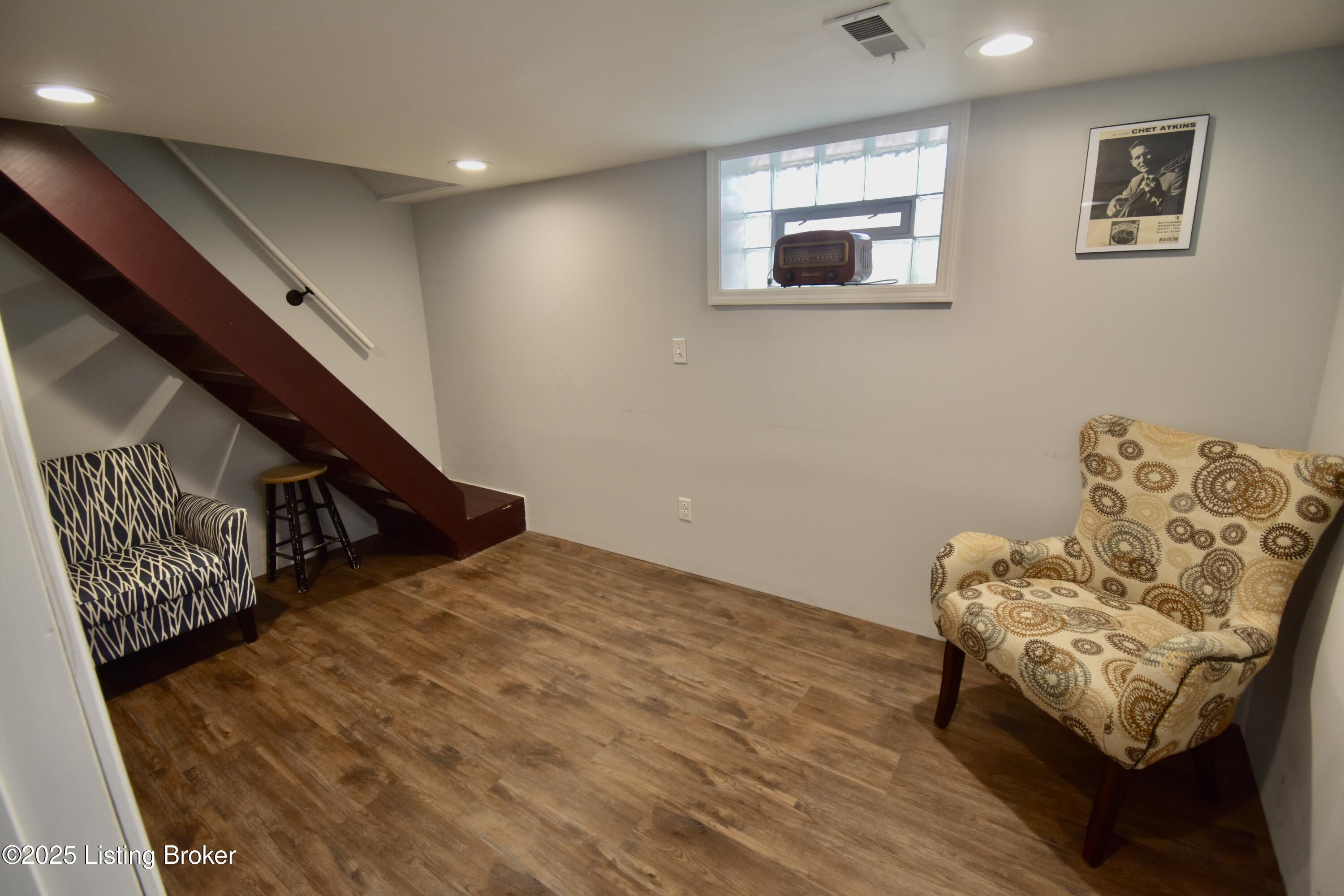109 Stoll Ave