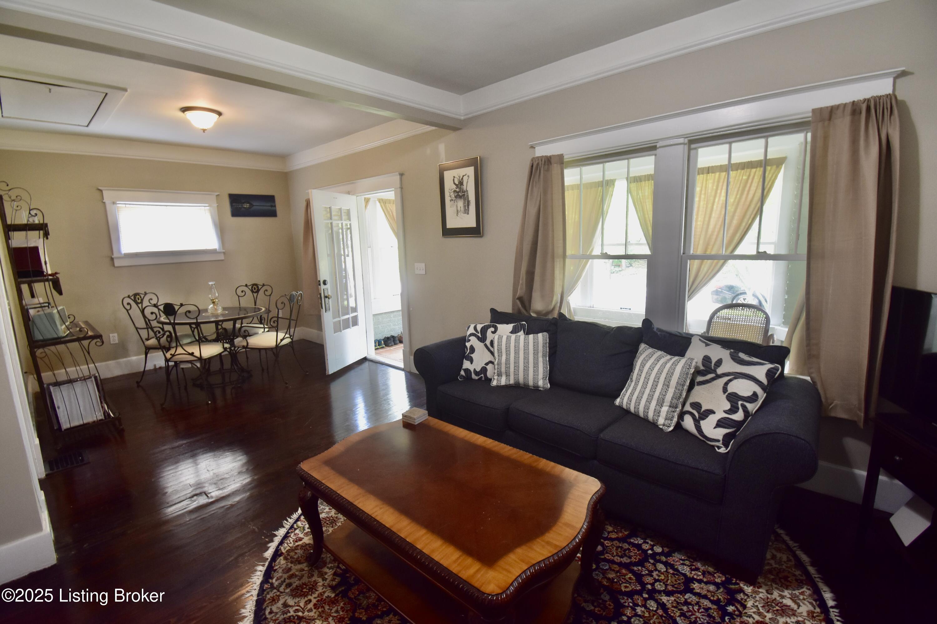 109 Stoll Ave