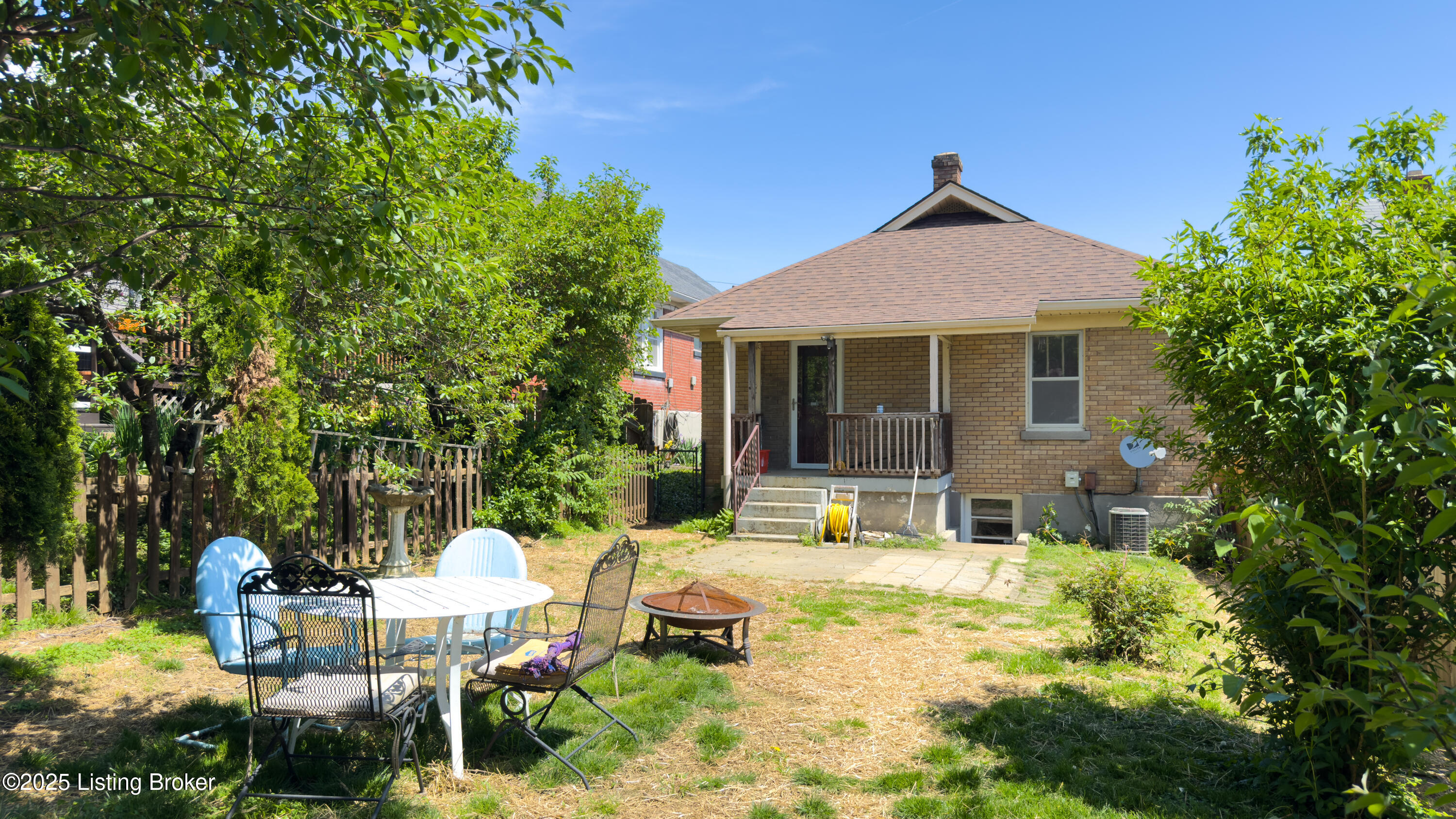 1238 Lydia St