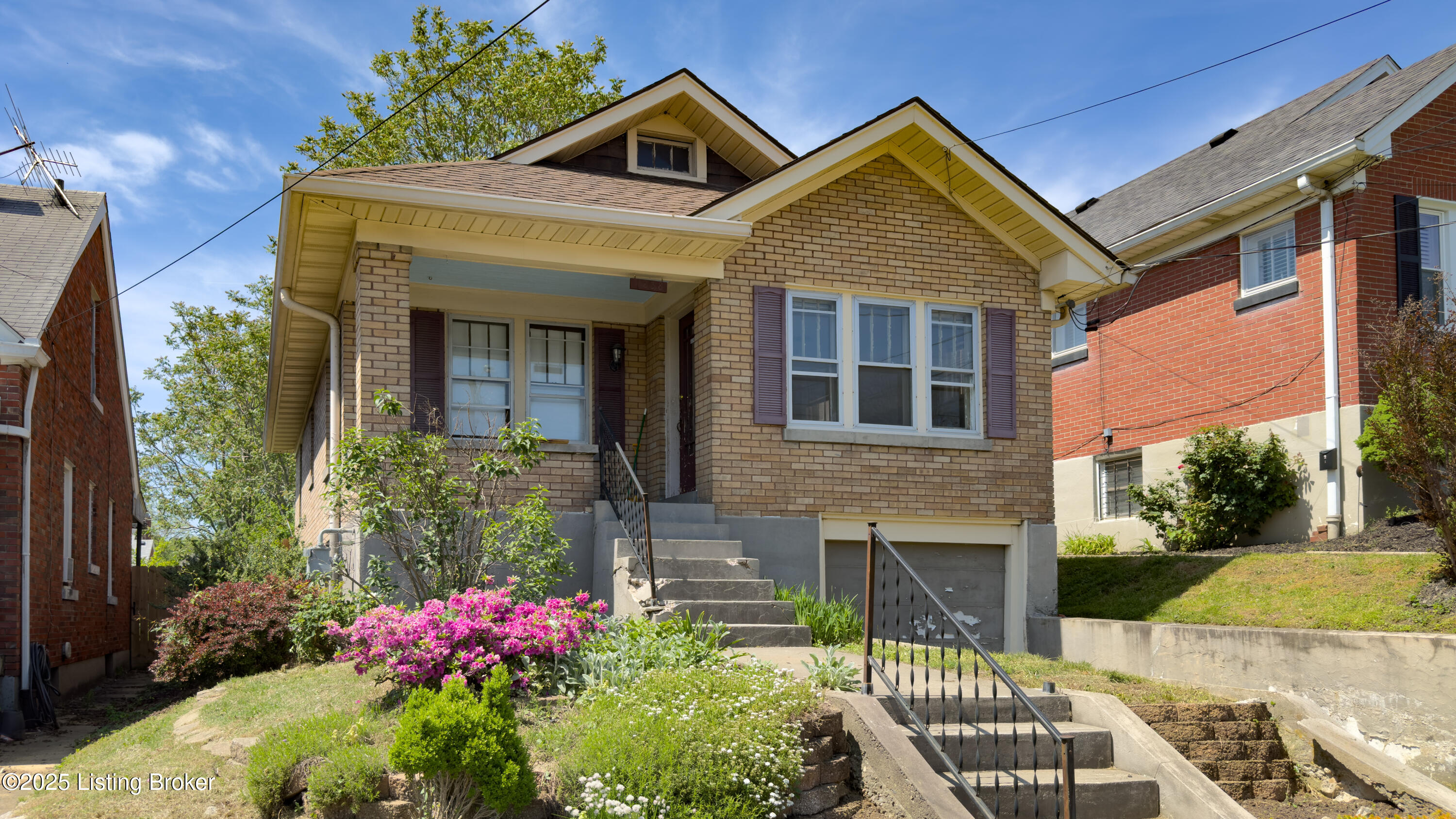 1238 Lydia St