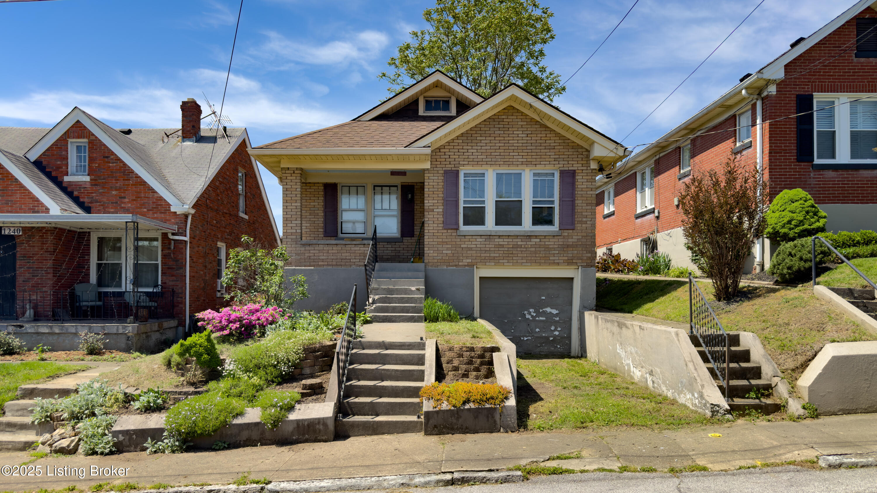 1238 Lydia St