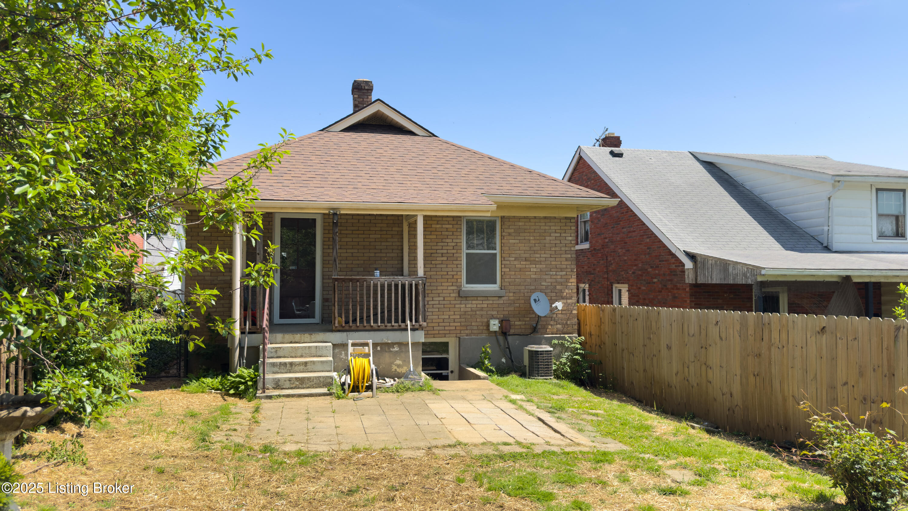 1238 Lydia St