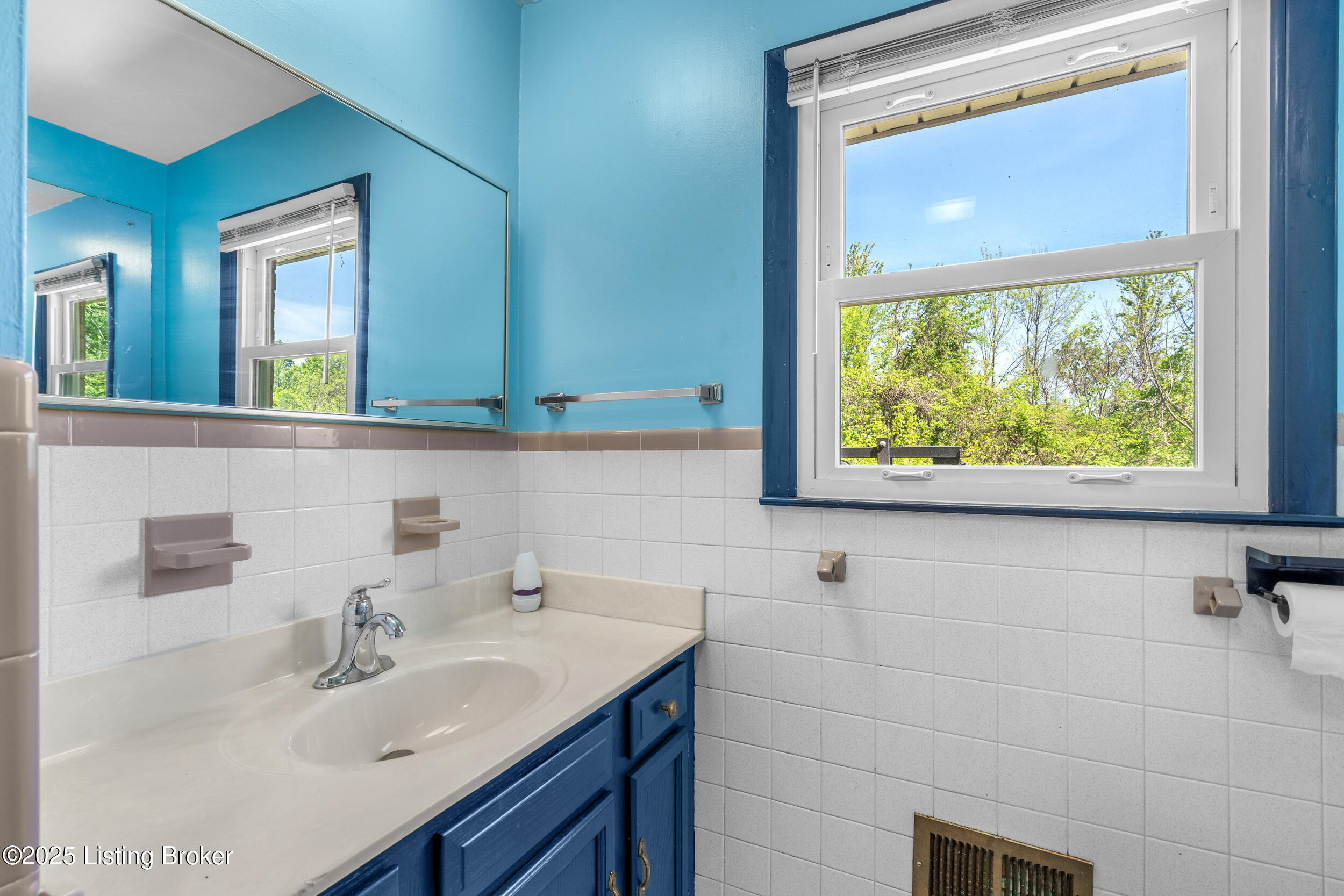 3311 Bowie Dr