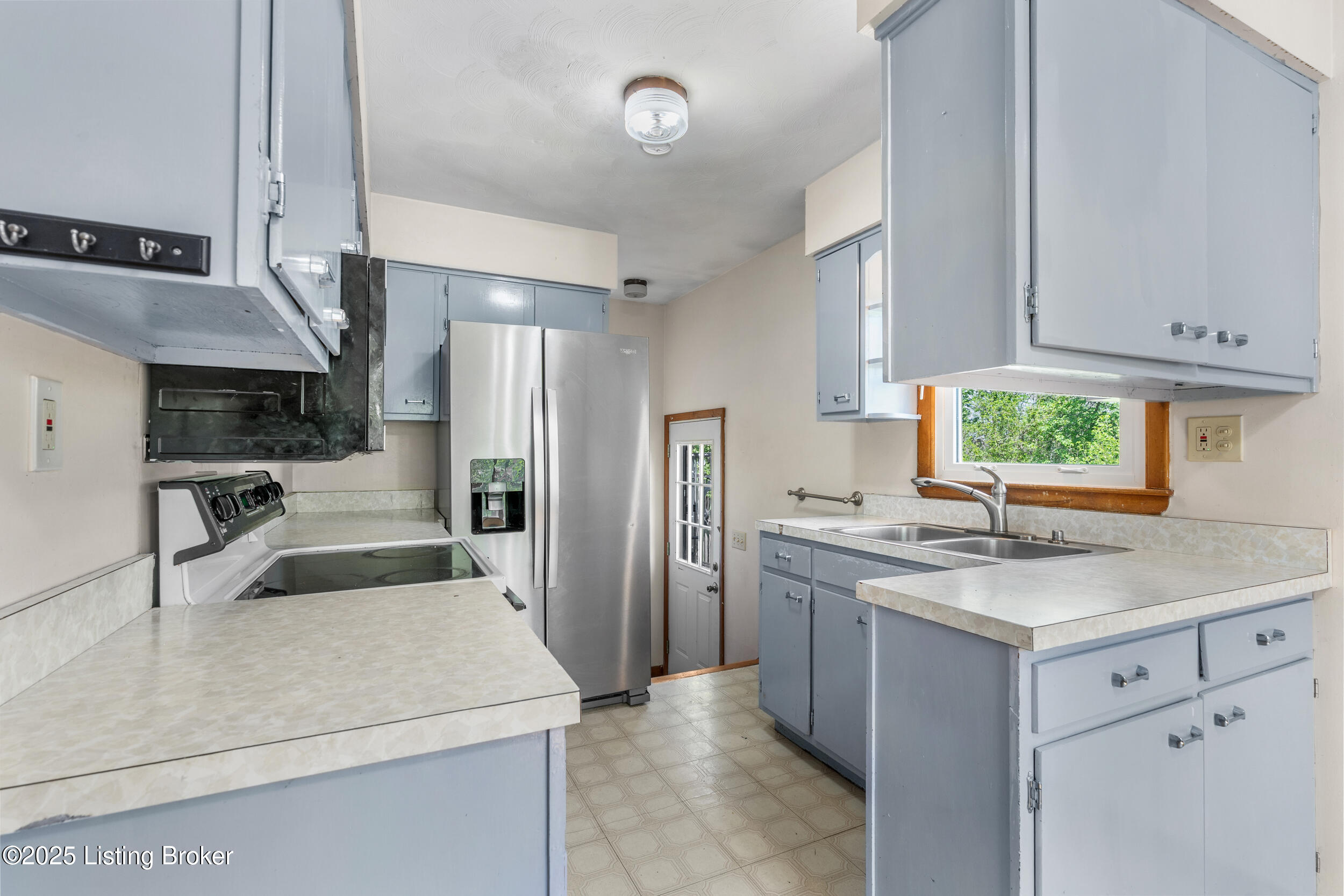 3311 Bowie Dr