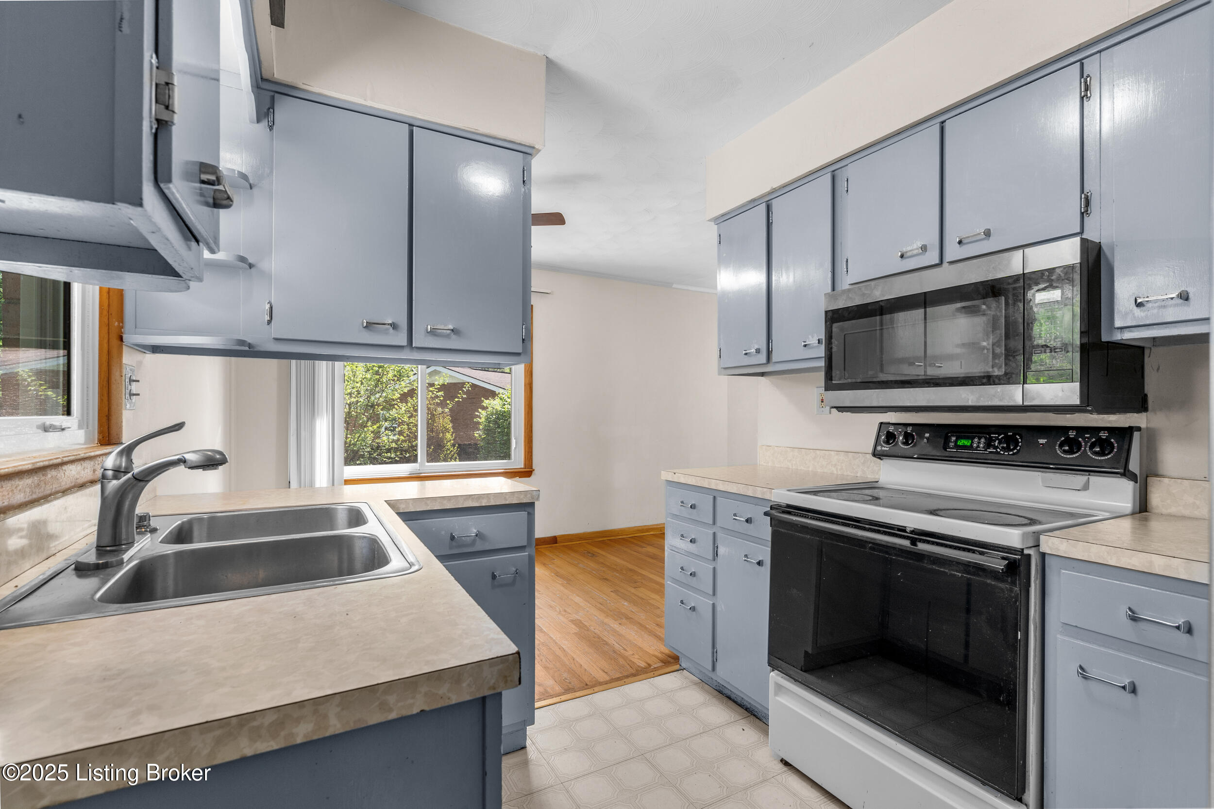 3311 Bowie Dr