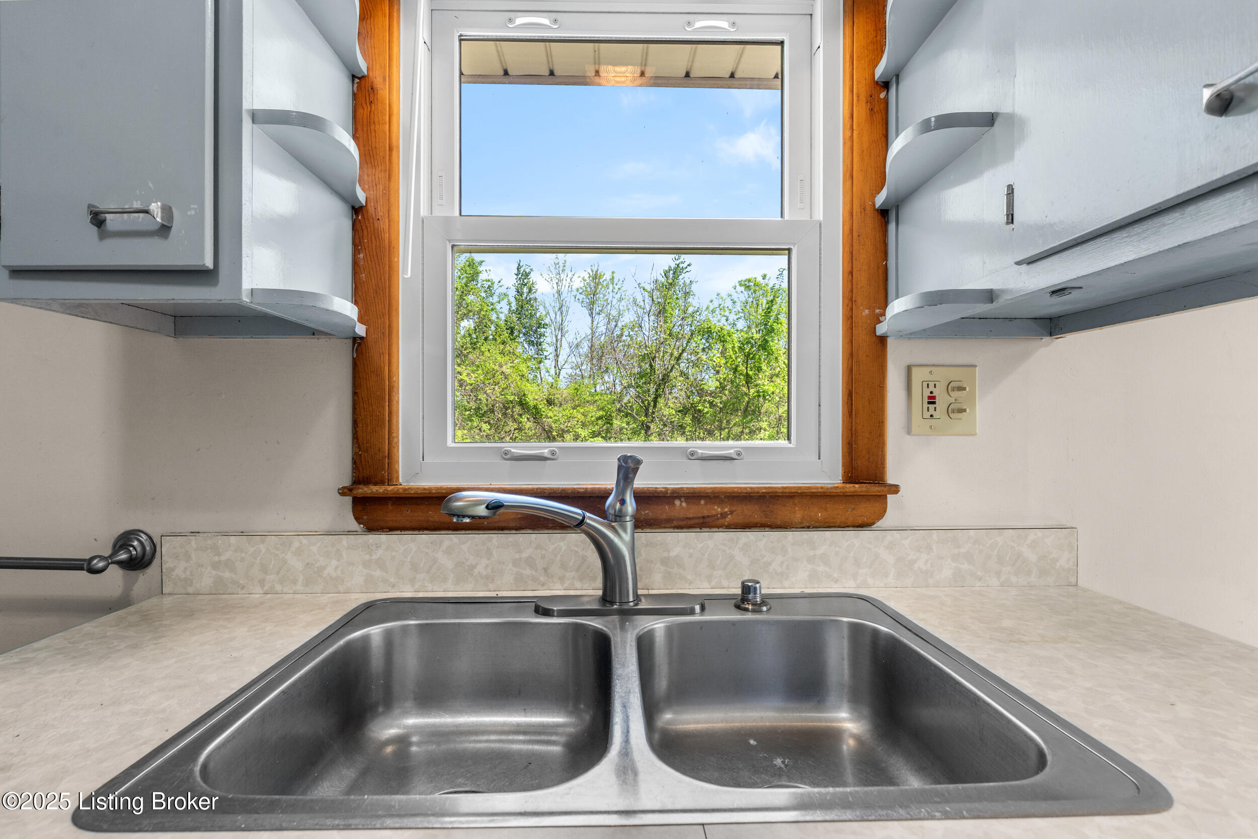 3311 Bowie Dr