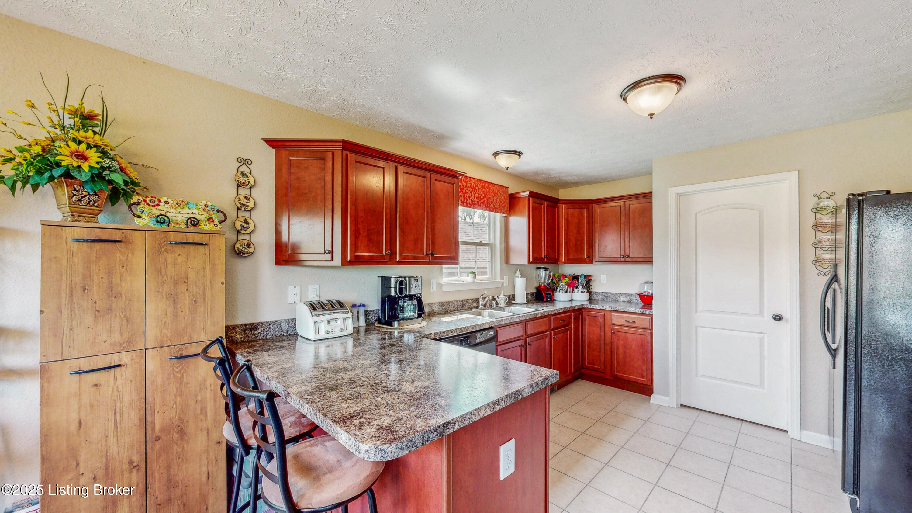 9702 Pebble Ct