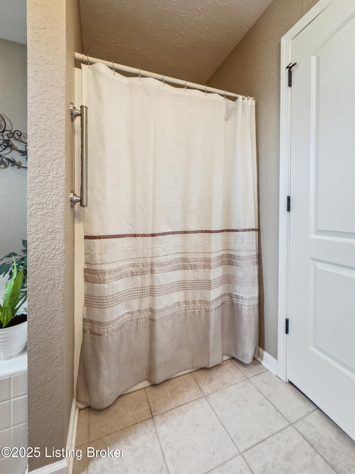 9702 Pebble Ct