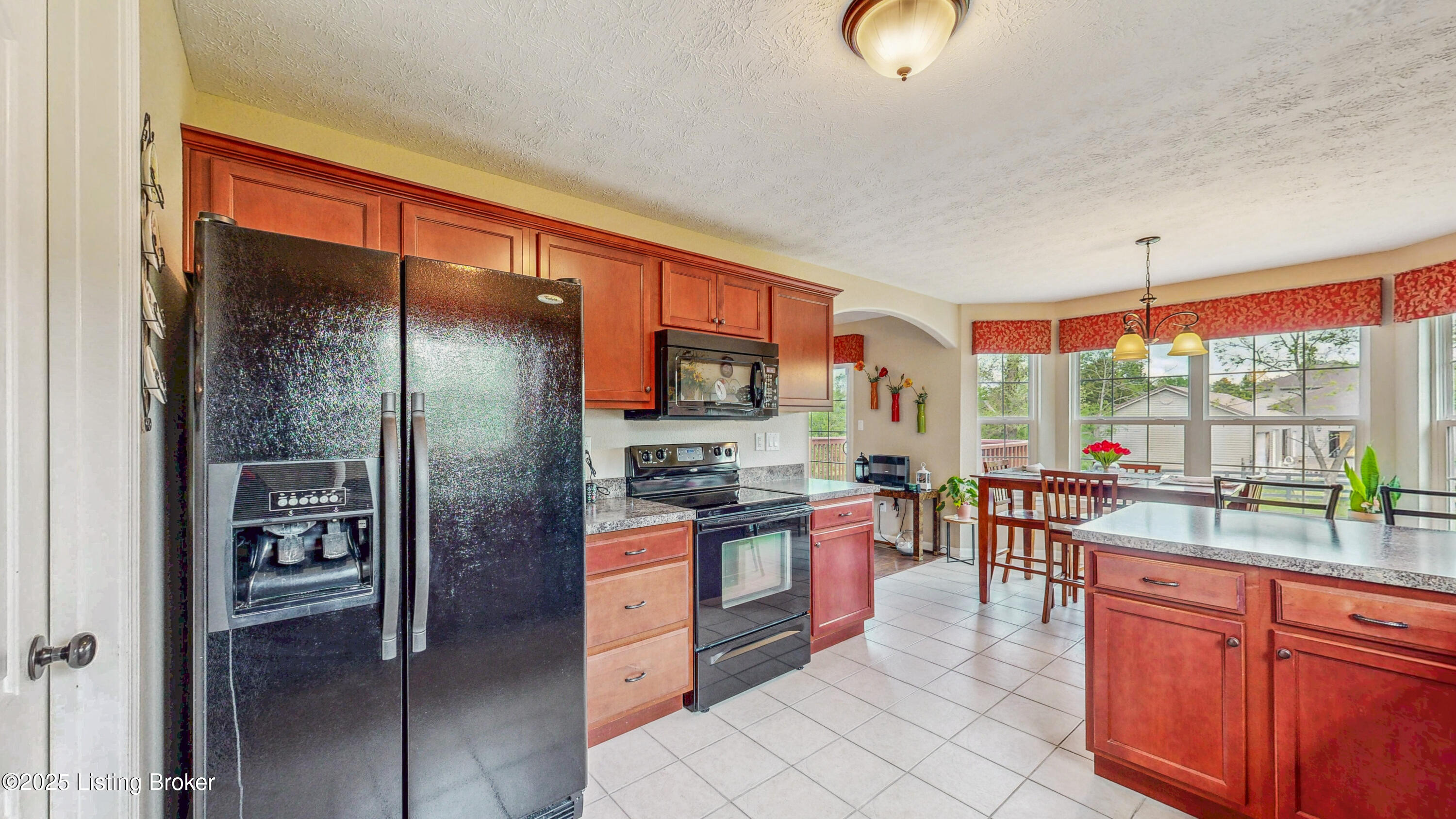 9702 Pebble Ct