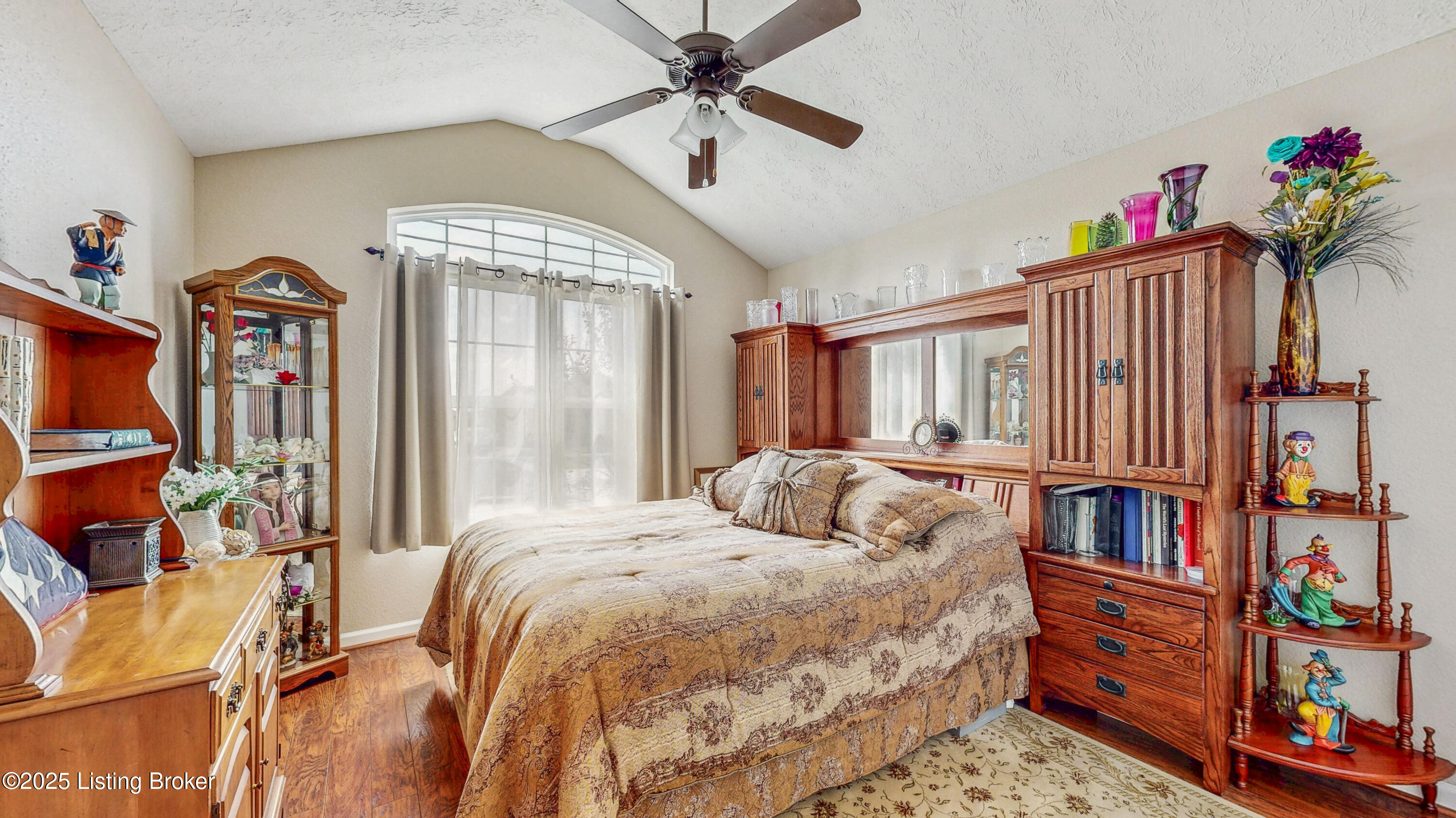 9702 Pebble Ct
