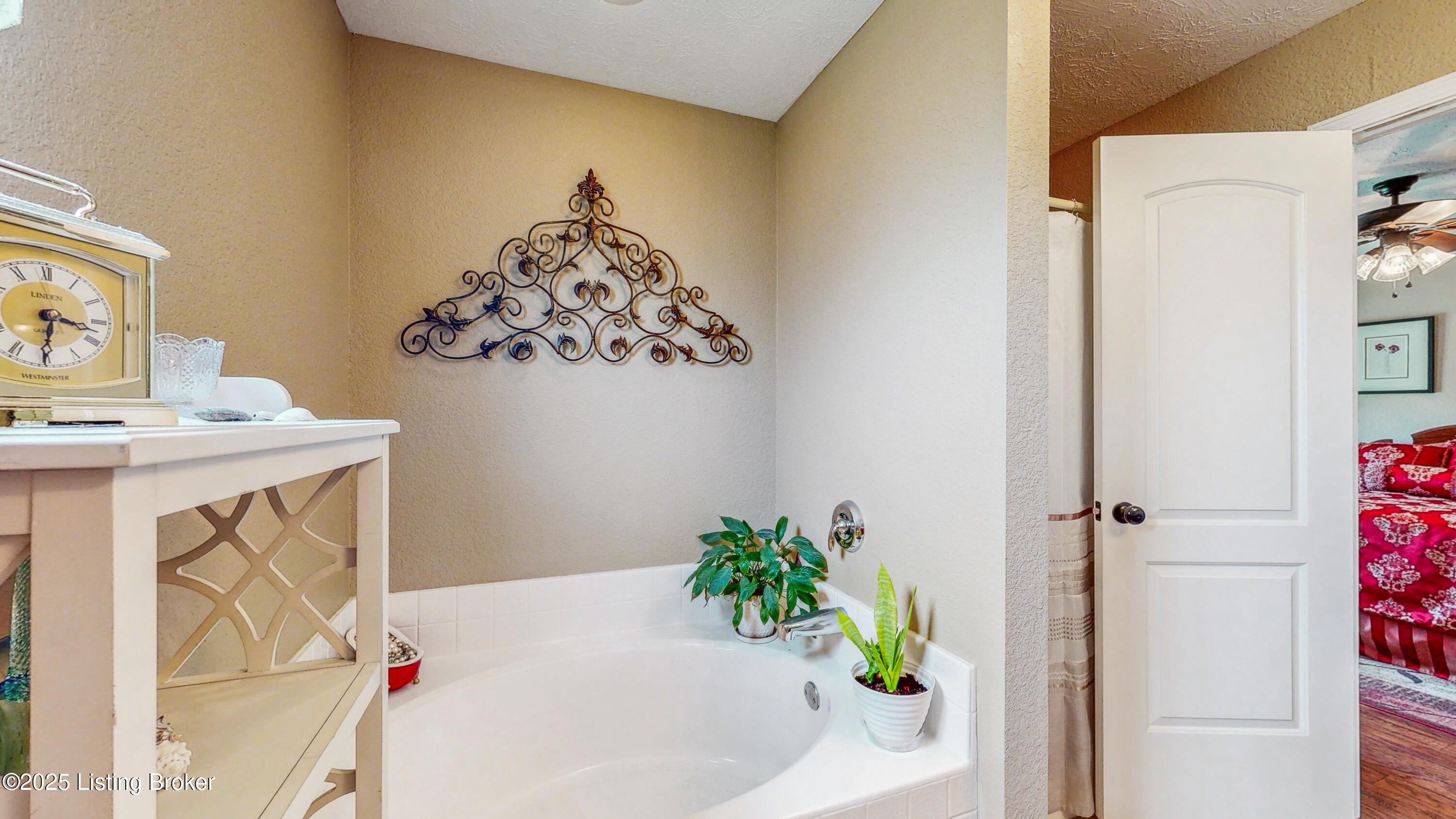 9702 Pebble Ct