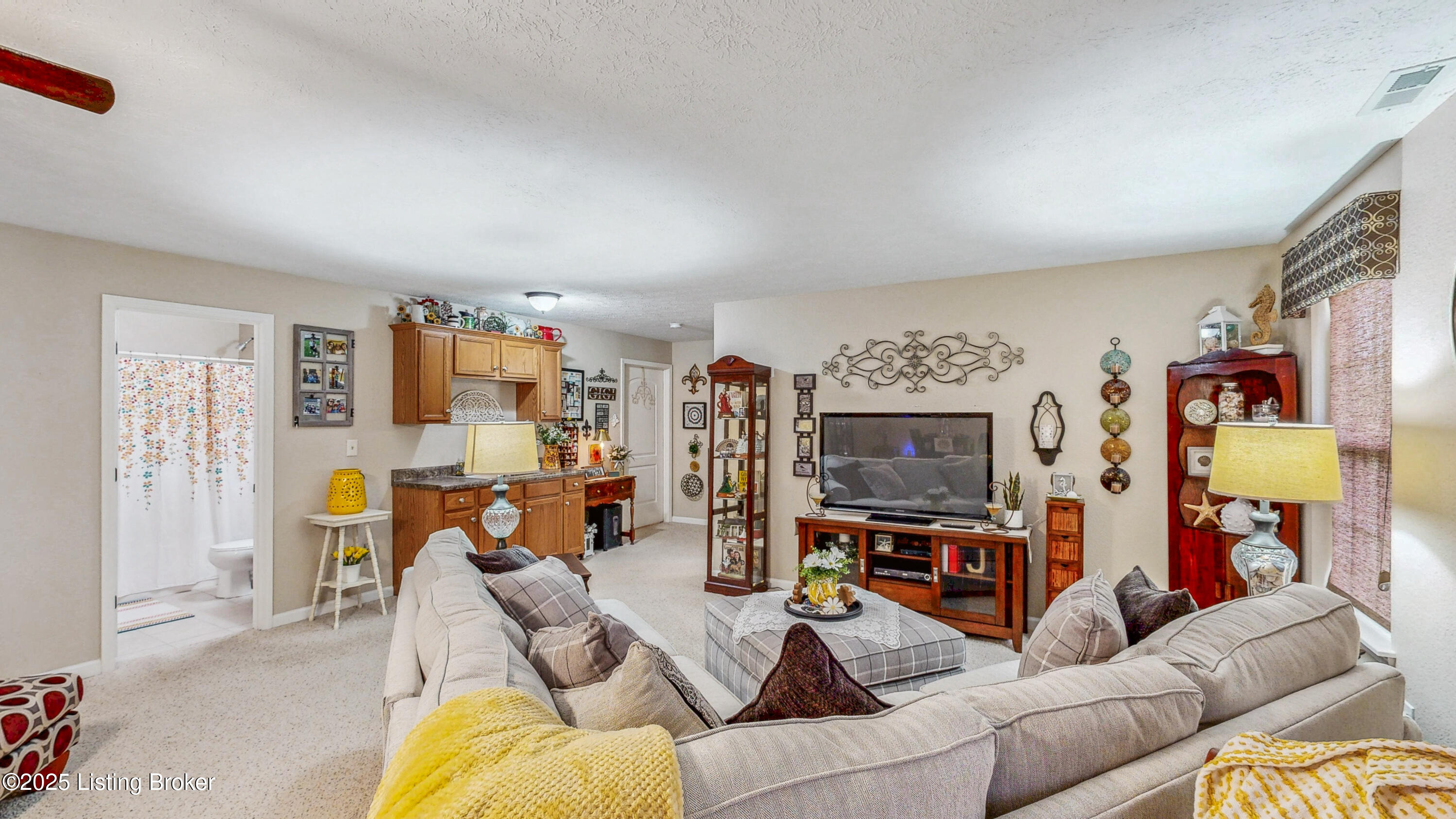 9702 Pebble Ct