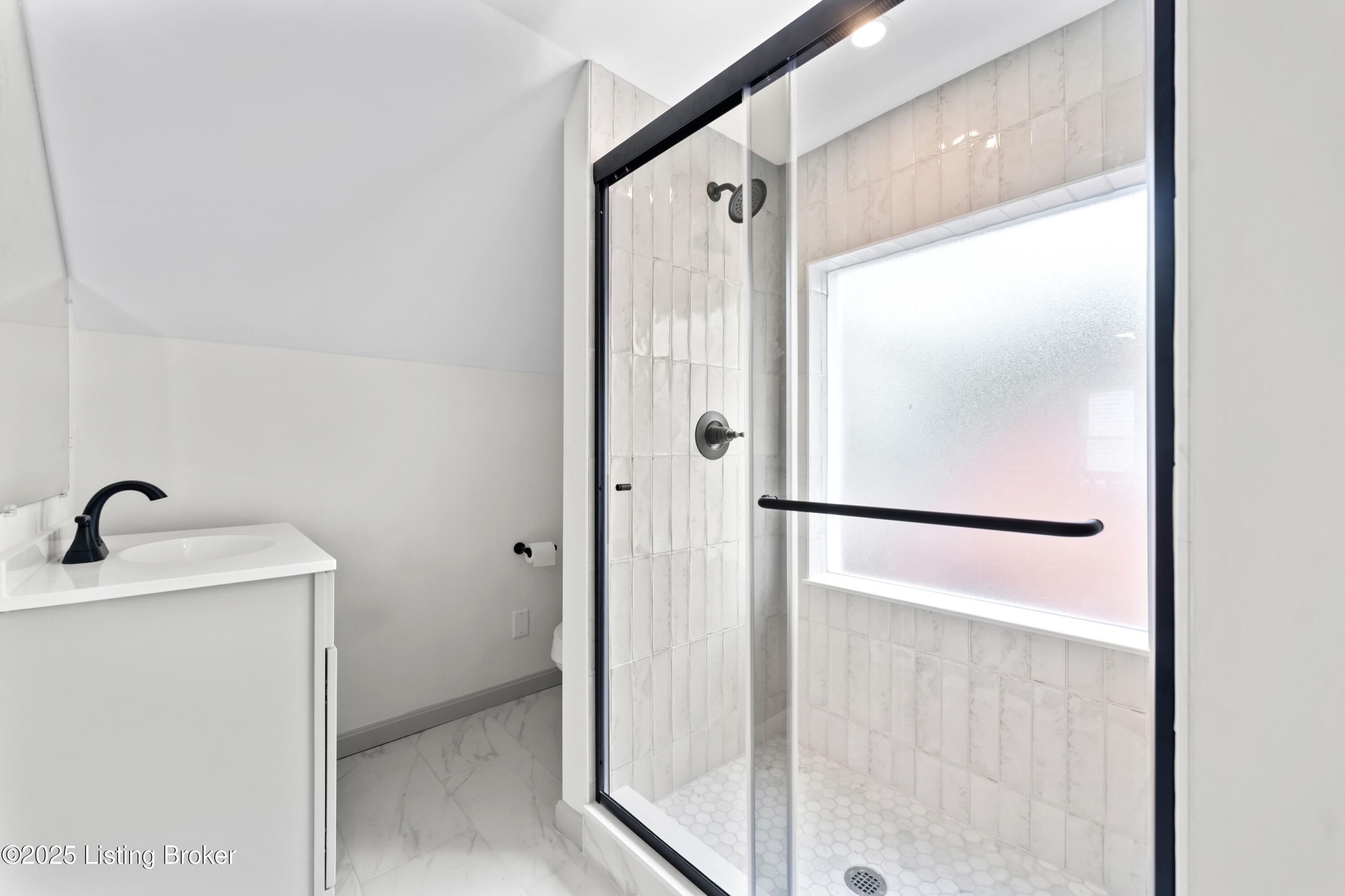 234 Norbourne Blvd