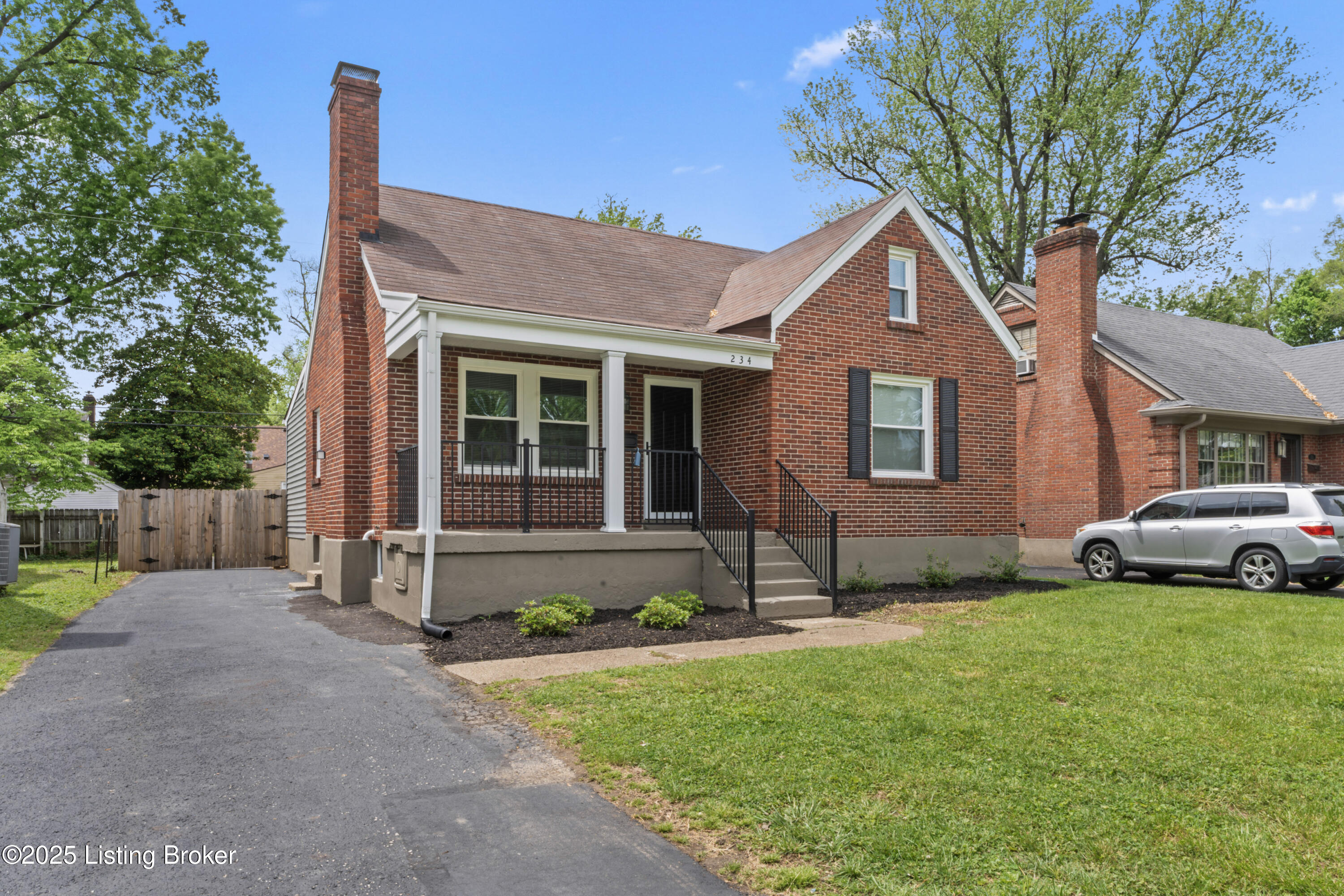 234 Norbourne Blvd