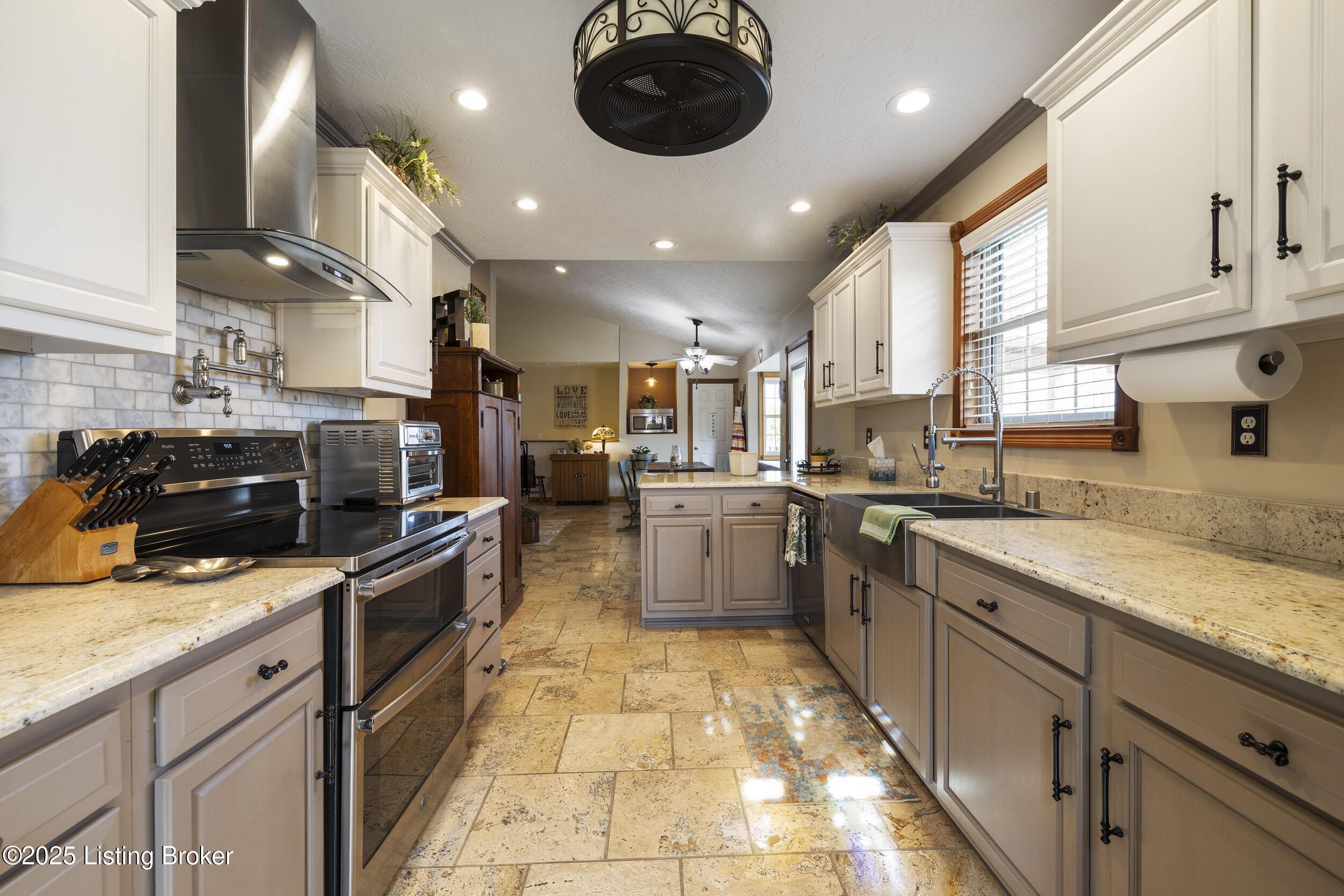 15 Summer Place Dr