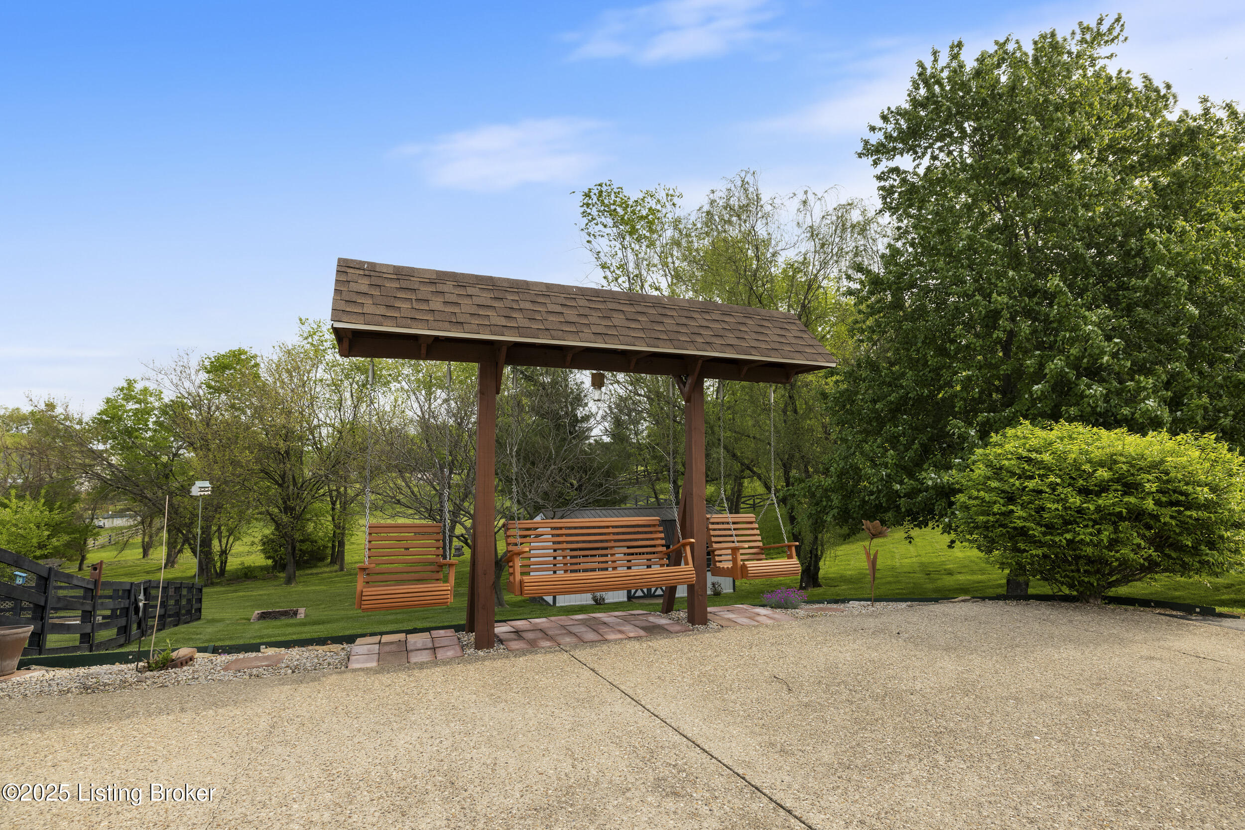 15 Summer Place Dr