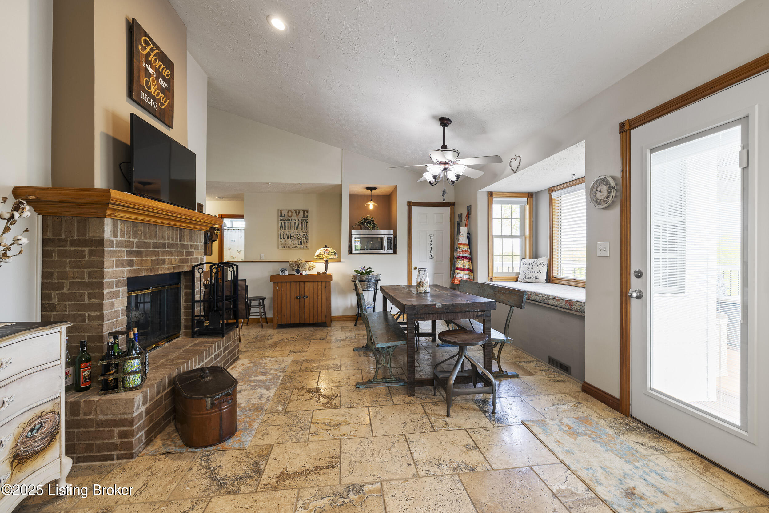 15 Summer Place Dr