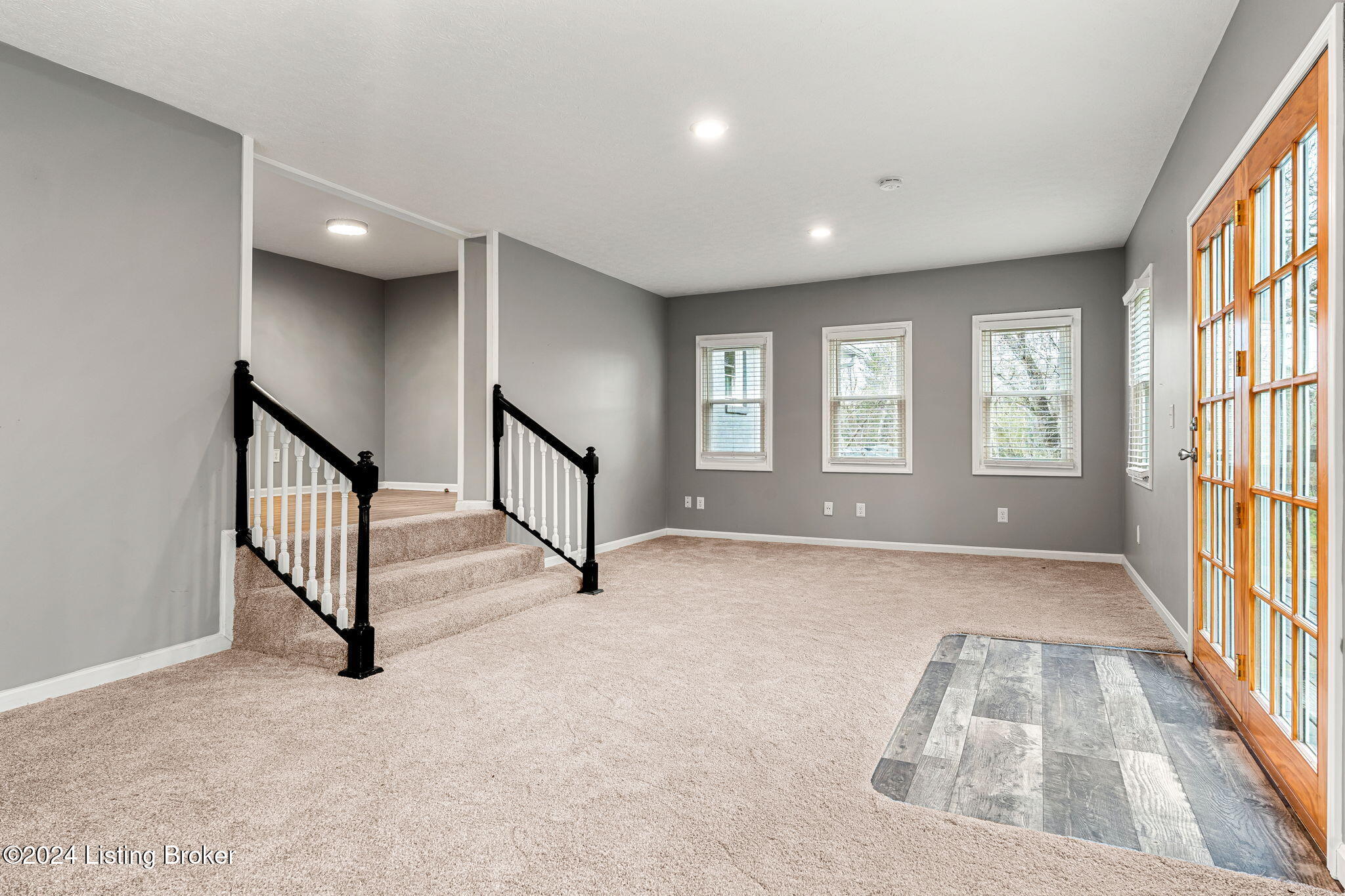 909 Seminole Rd