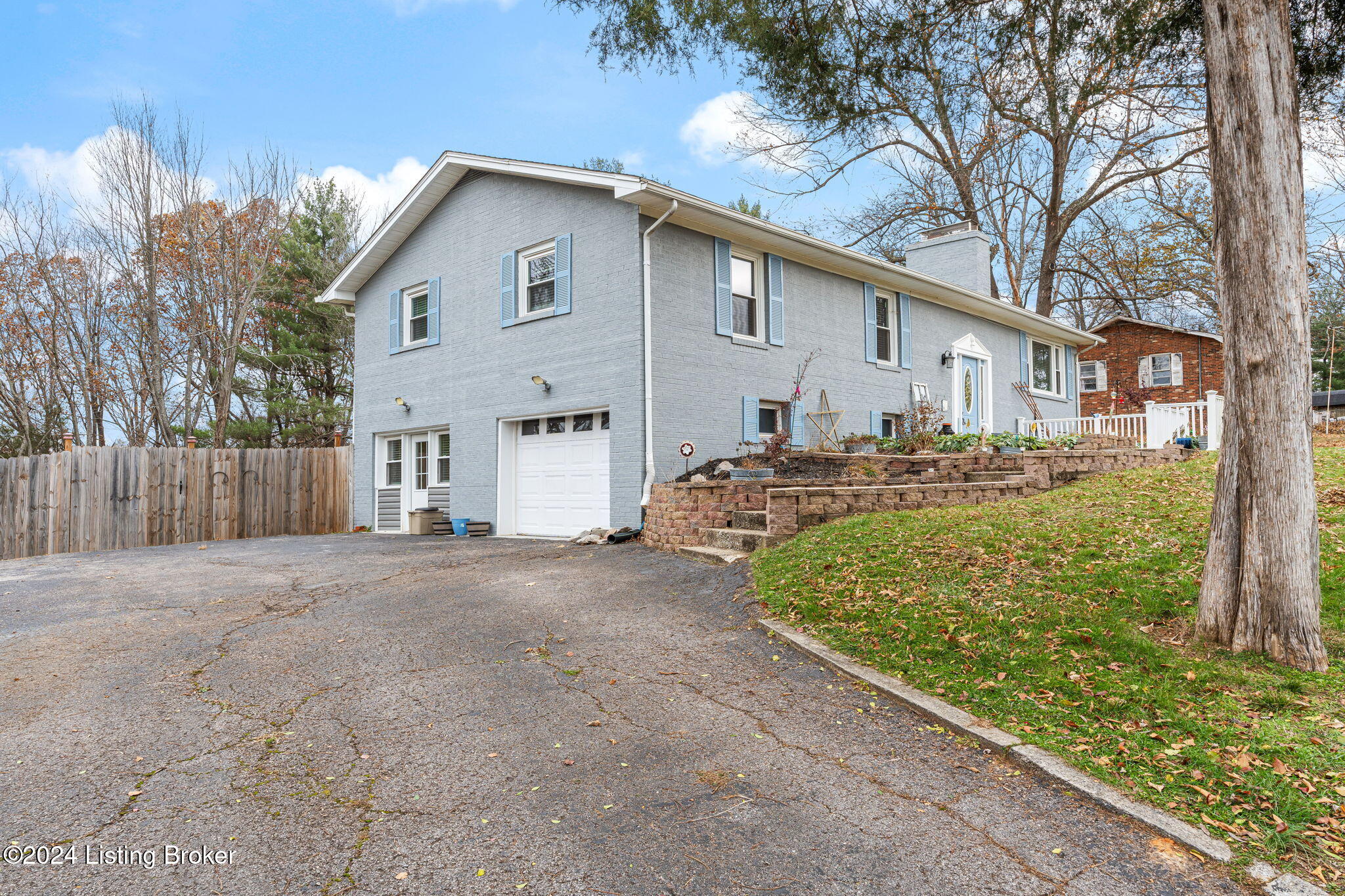 909 Seminole Rd