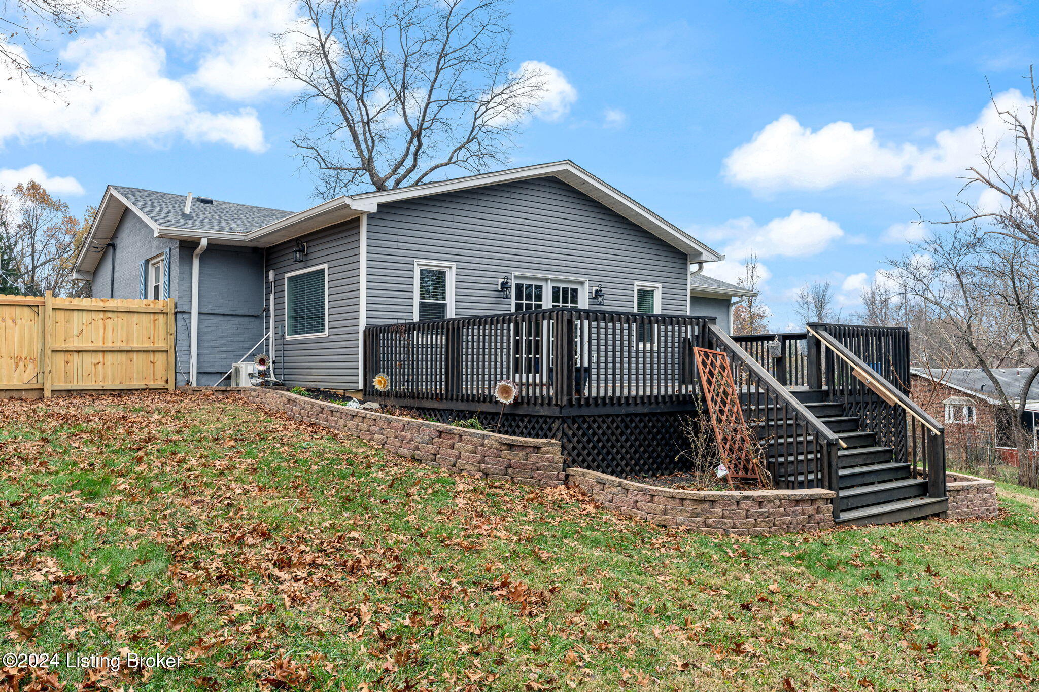 909 Seminole Rd