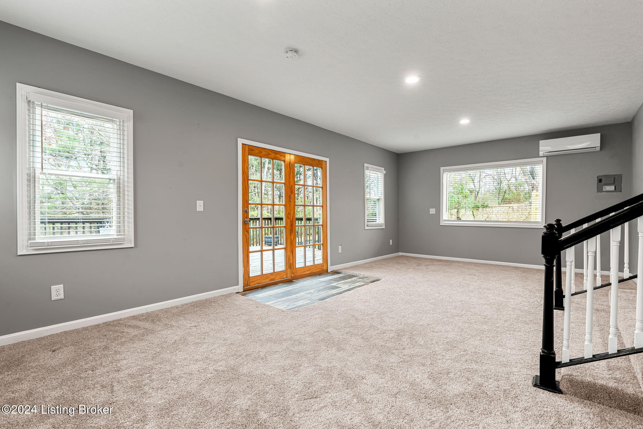 909 Seminole Rd