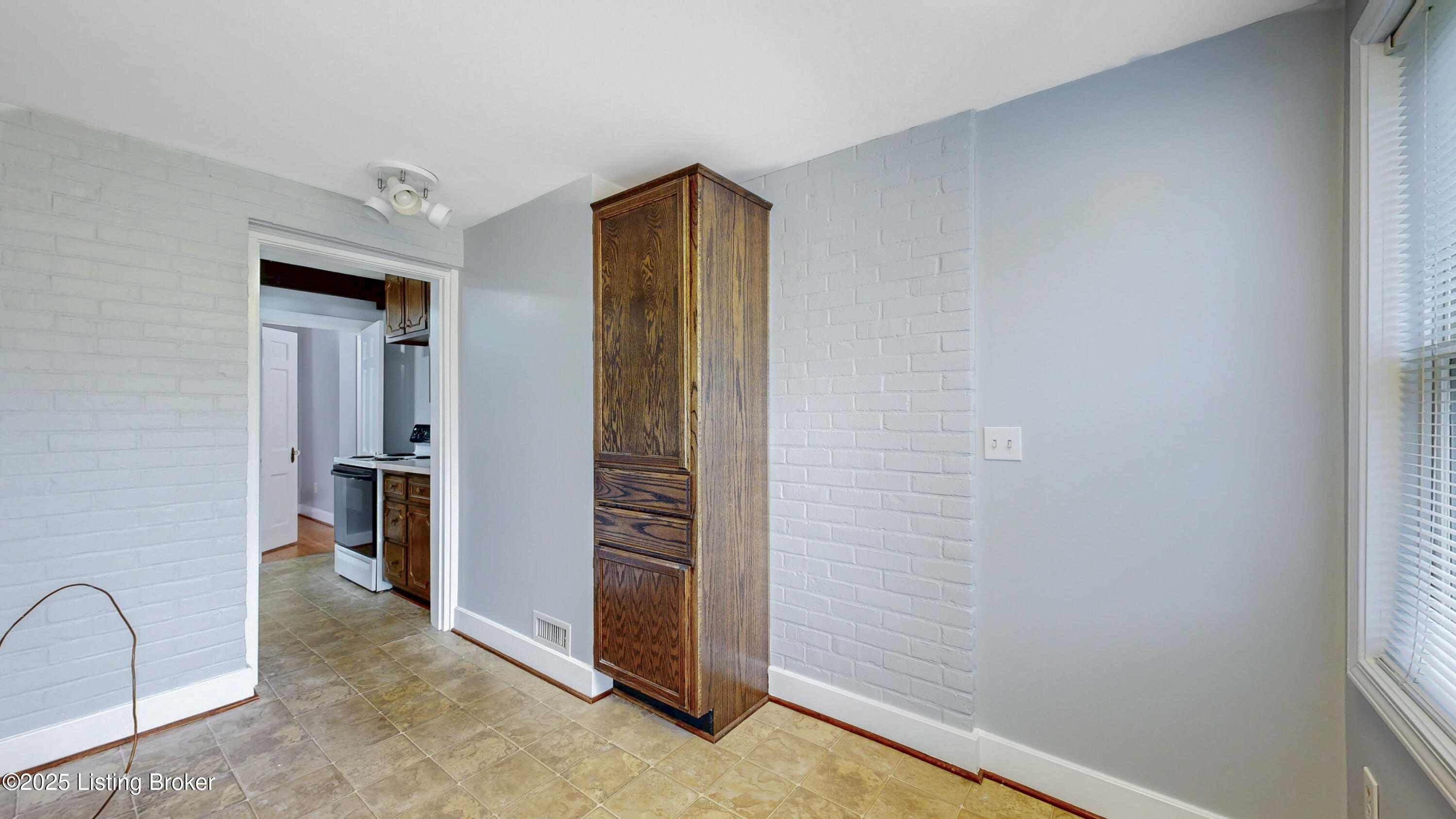 2664 Kings HWY