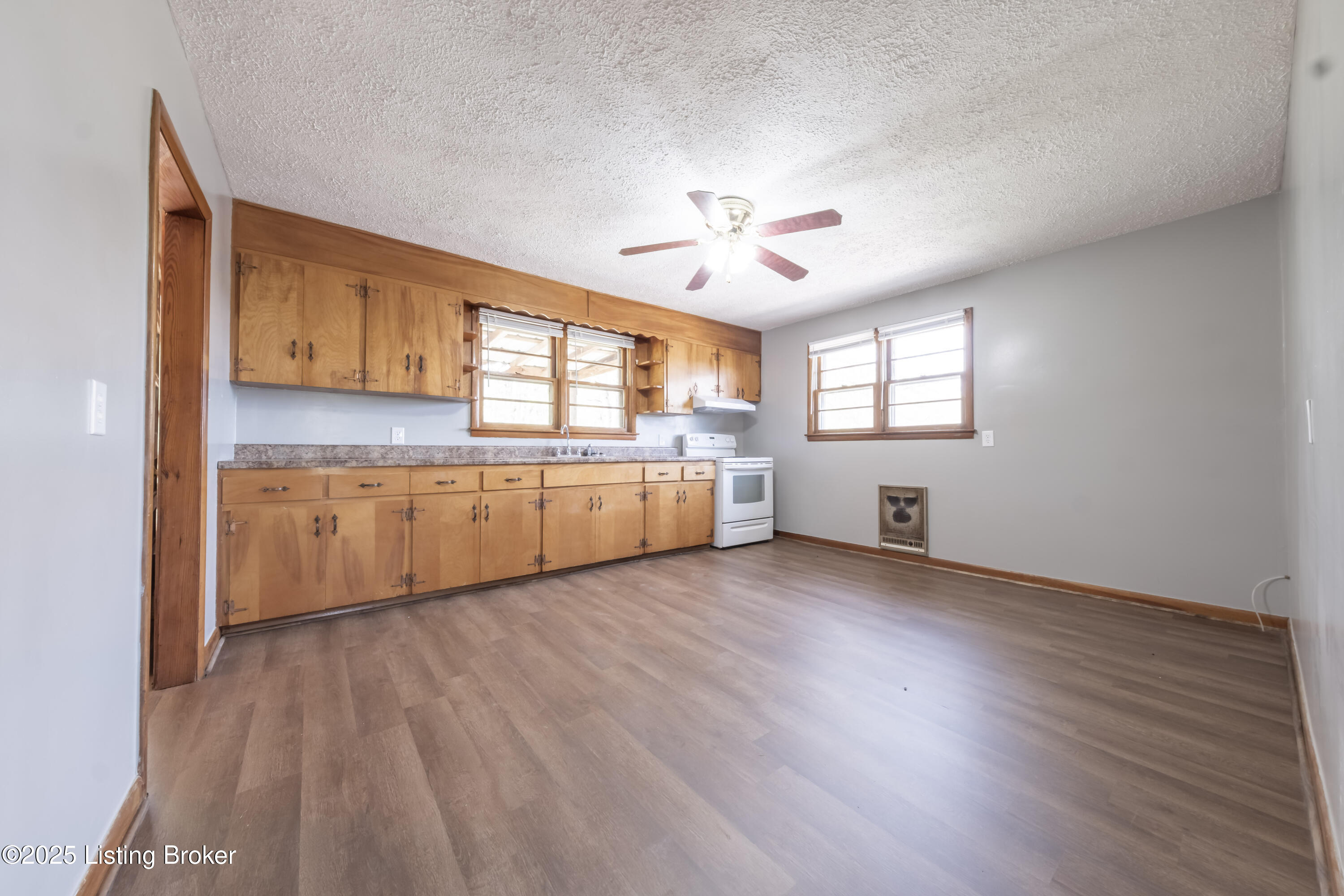 9135 N HWY 261