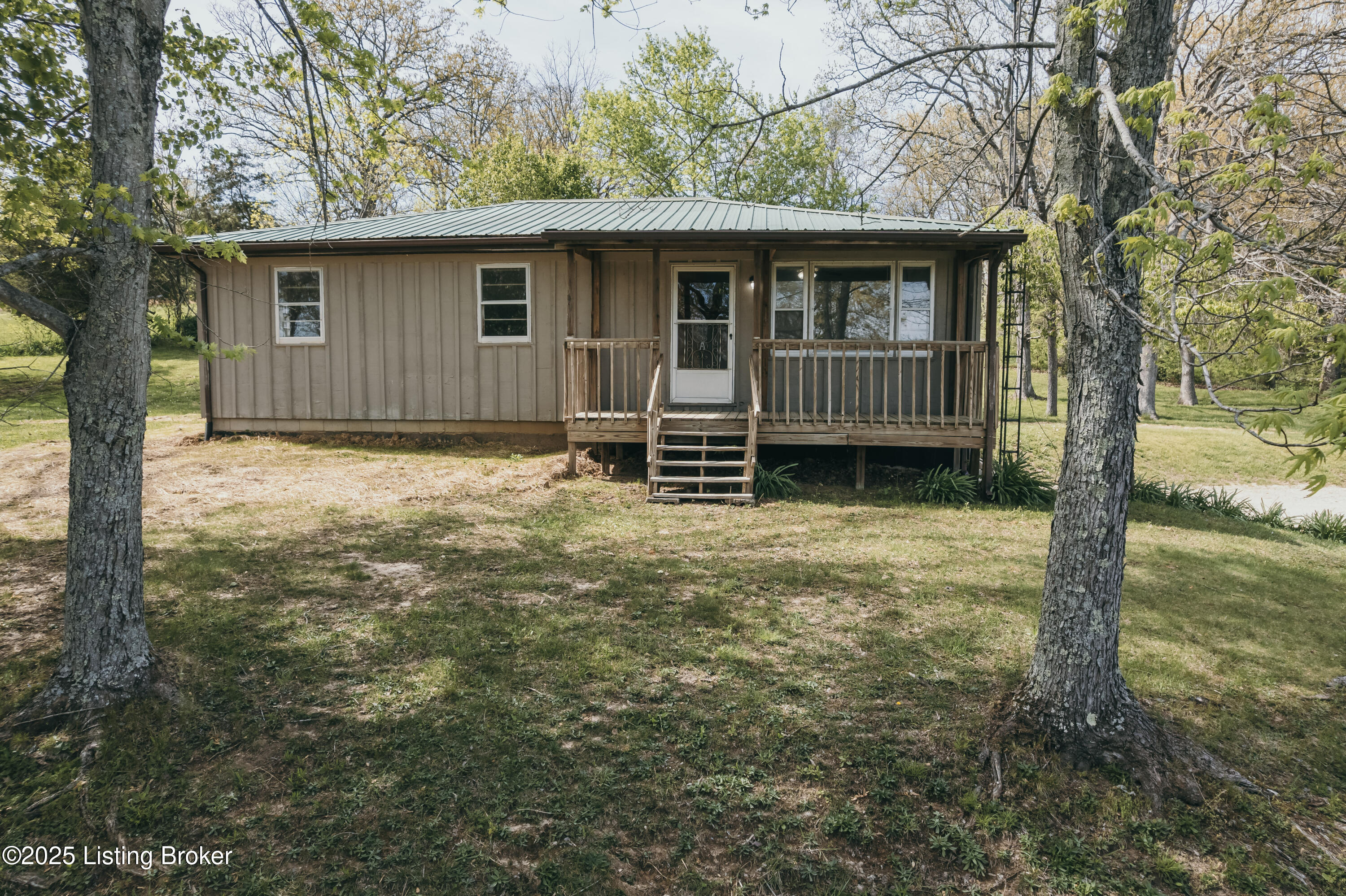 9135 N HWY 261