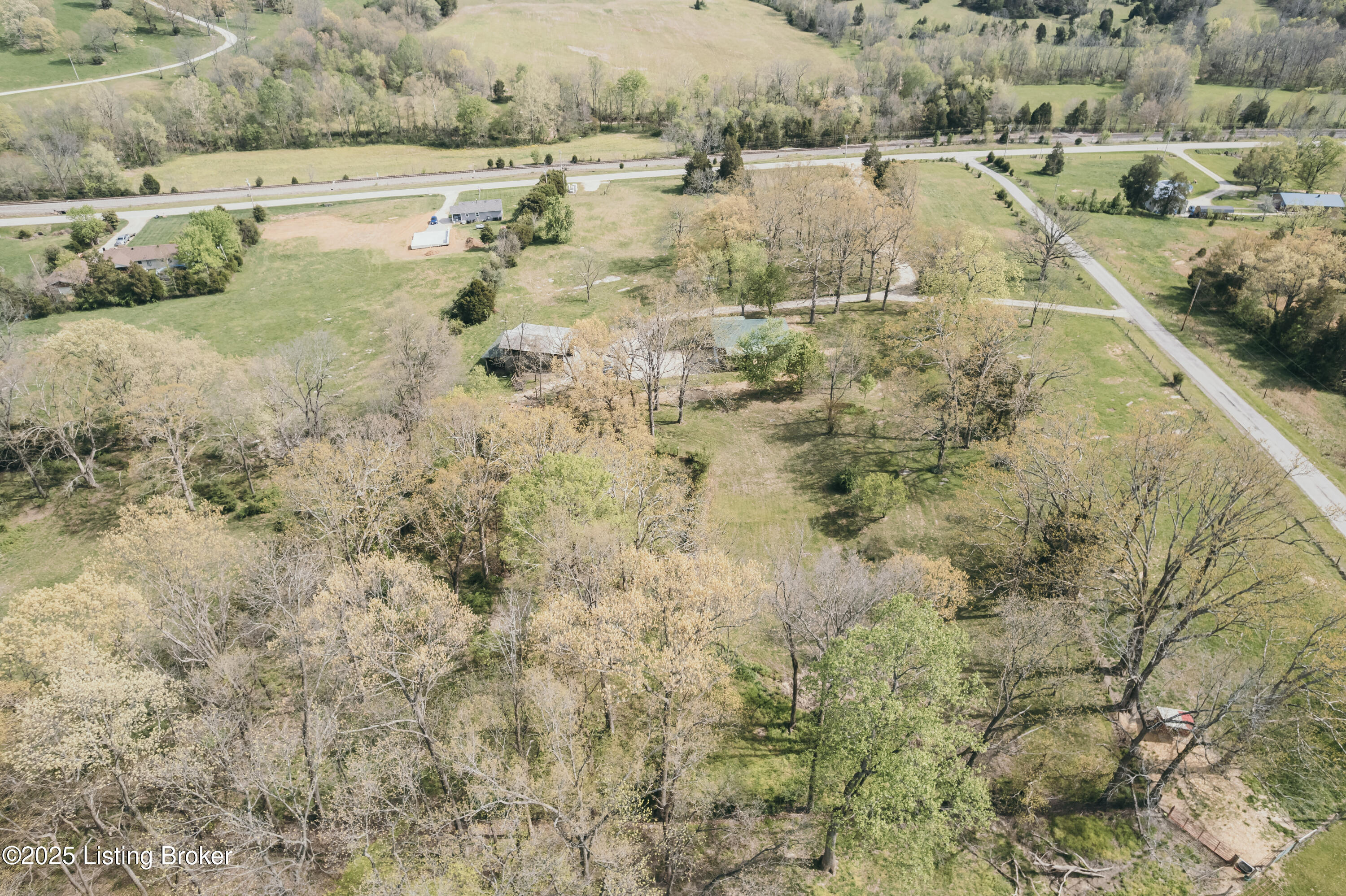 9135 N HWY 261