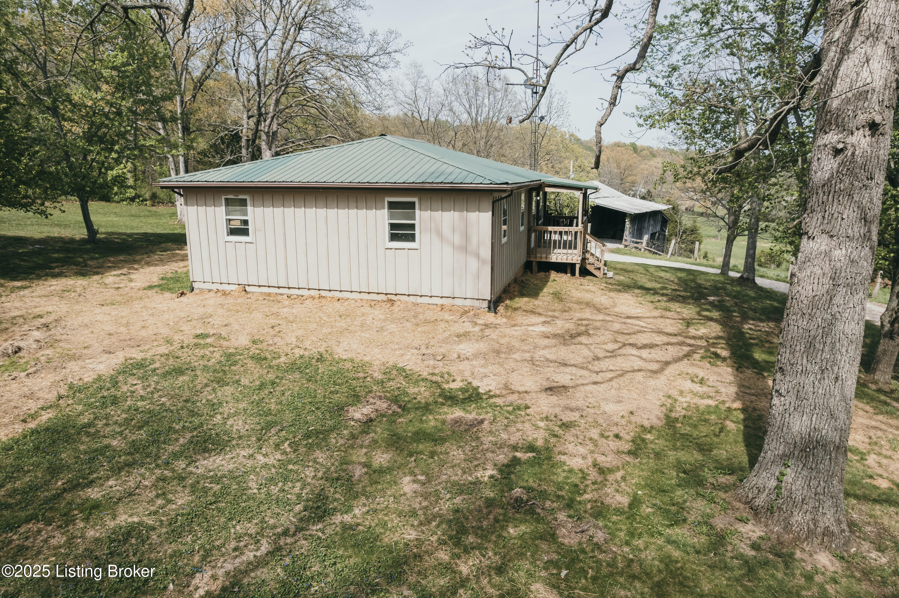 9135 N HWY 261